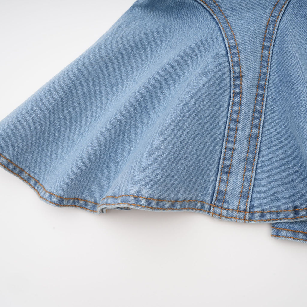 Falda de mezclilla con dobladillo ruffle y corte en la parte inferior, estilo casual de Final Sale, vista frontal en color azul