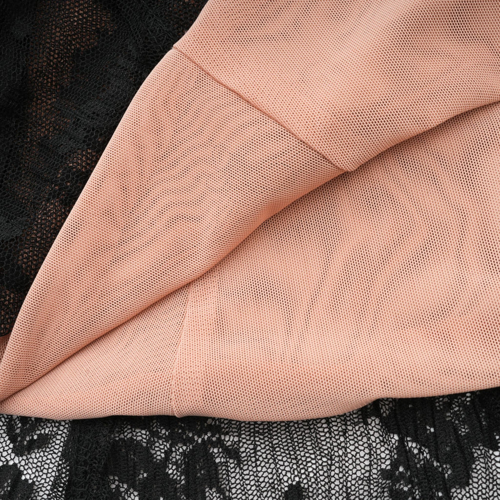 Vestido largo de encaje negro Marlene en corte con vuelo, estilo maxi y silueta elegante, de la marca Final Sale.