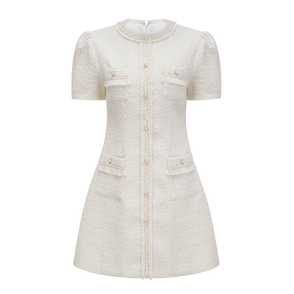 Vestido mini de tweed blanco con perlas falsas de la marca Final Sale, diseñado por Gaëlle, visible en la imagen.
