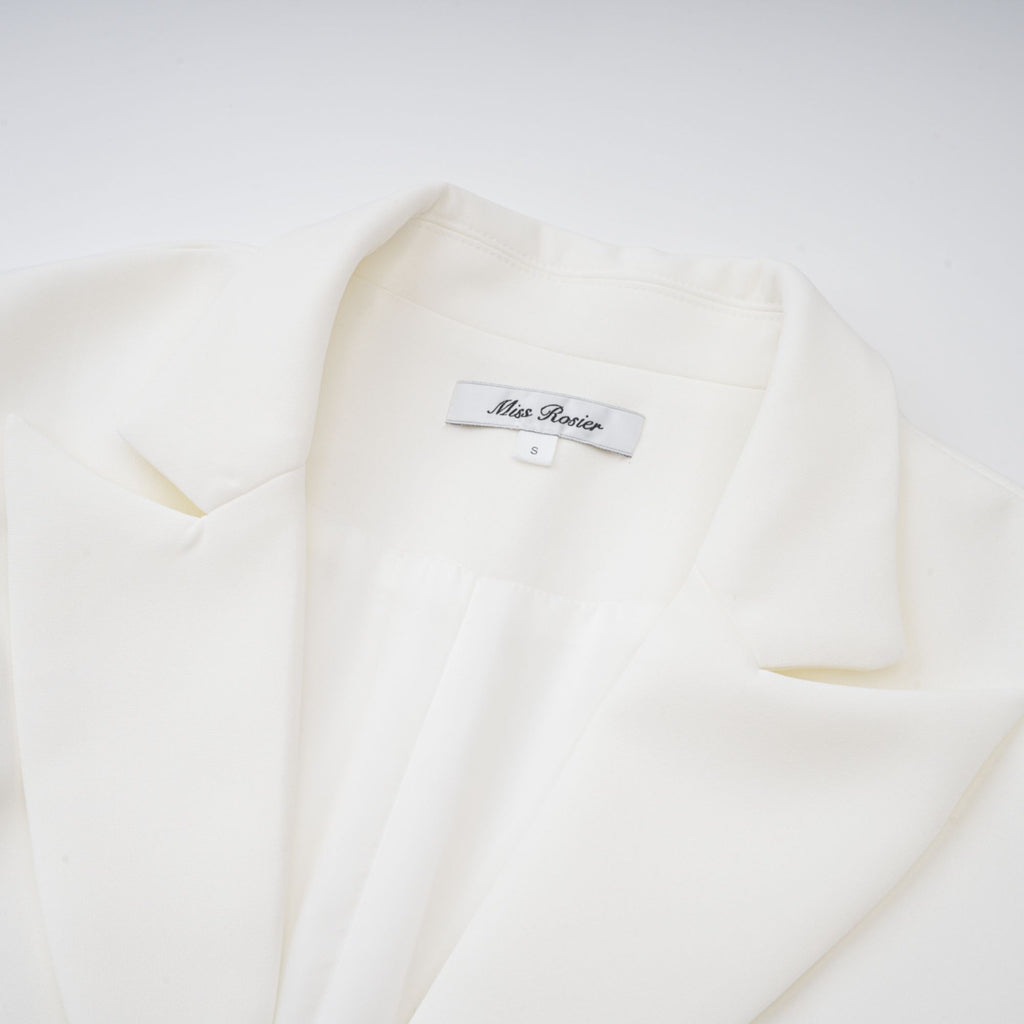 Vestido mini blazer blanco con fruncido y roseta, estilo elegante y ajustado, de la marca Final Sale.