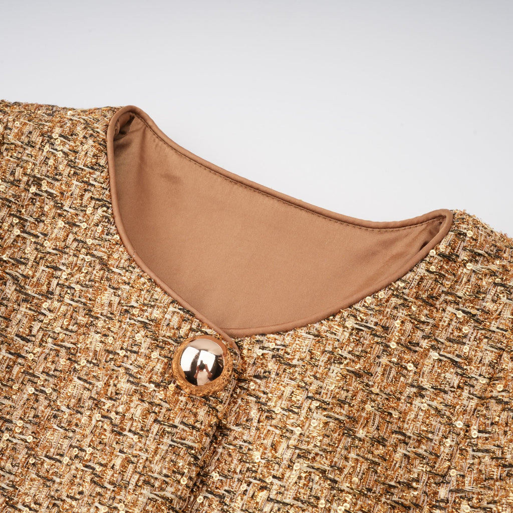 Chaqueta de tweed dorado con lentejuelas Clothilde de la marca Final Sale, vista frontal con detalles brillantes y textura de tweed.