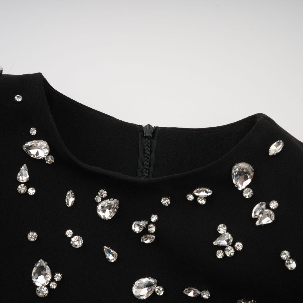 Vestido maxi negro Imelda con cristales, elegante y brillante, diseñado por Final Sale para ocasiones especiales.
