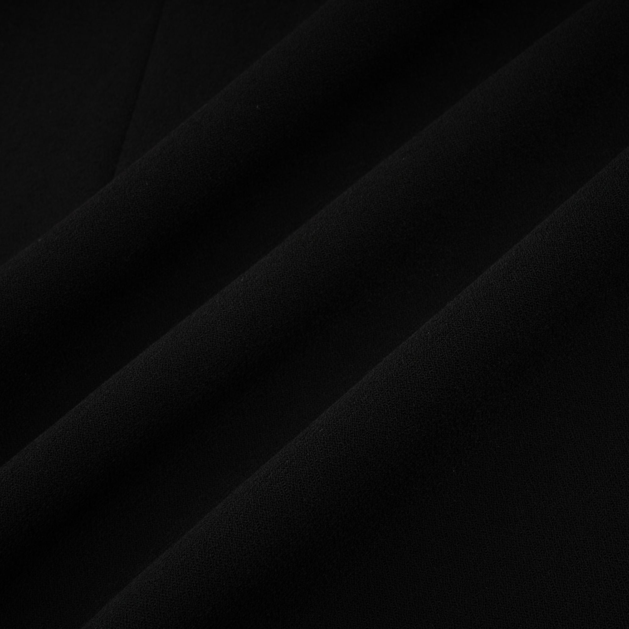 Vestido maxi negro Imelda con cristales, diseño elegante y ajustado, con detalles brillantes en la parte superior.