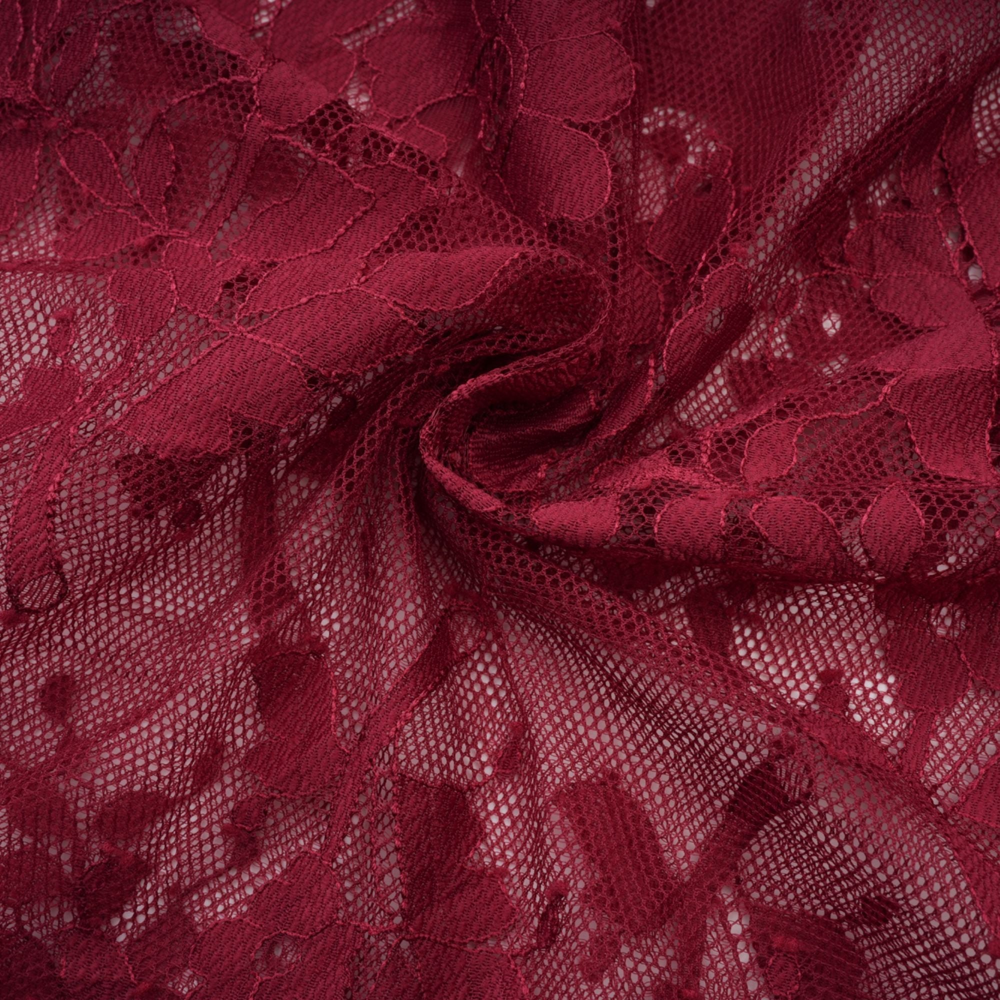 Vestido oversize rojo con encaje de chantilly de la marca Final Sale, mostrando su diseño amplio y detalles elegantes en la imagen.