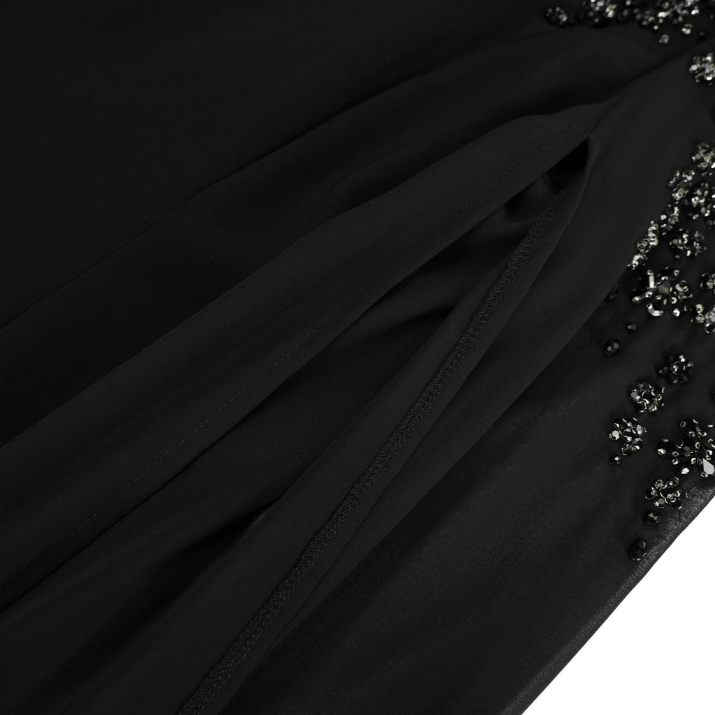 Vestido largo negro Yseult con adornos brillantes, estilo maxi y elegante para ocasiones especiales.