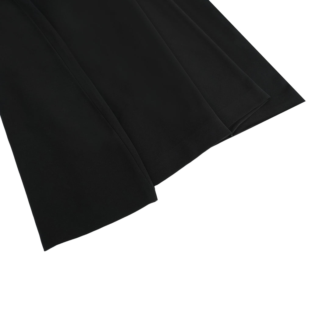 Vestido maxi negro Yseult con adornos brillantes, diseño elegante y largo, ideal para ocasiones especiales.
