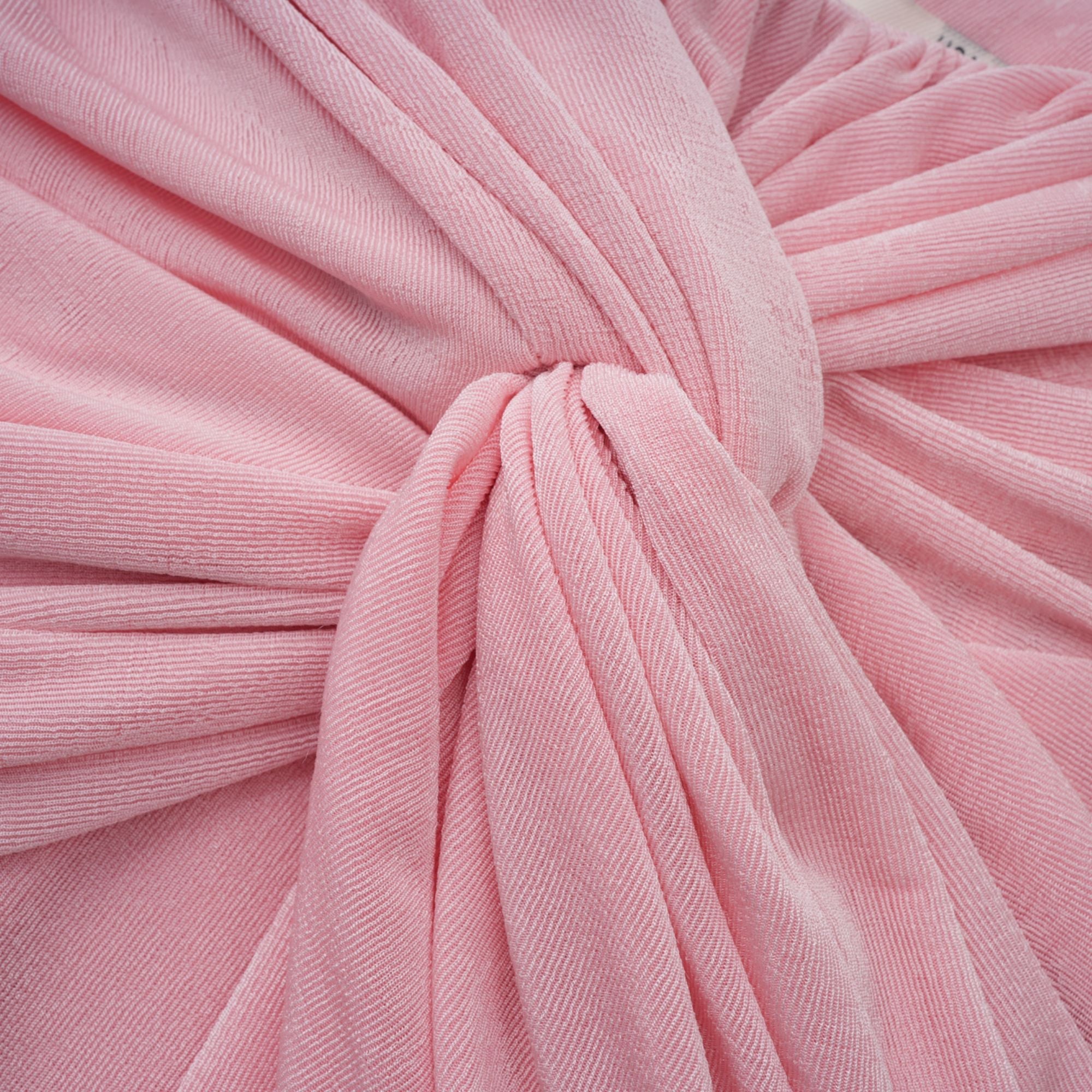 Vestido maxi moderno rosa con panel de chal y fruncido, de la marca Final Sale, para eventos elegantes.