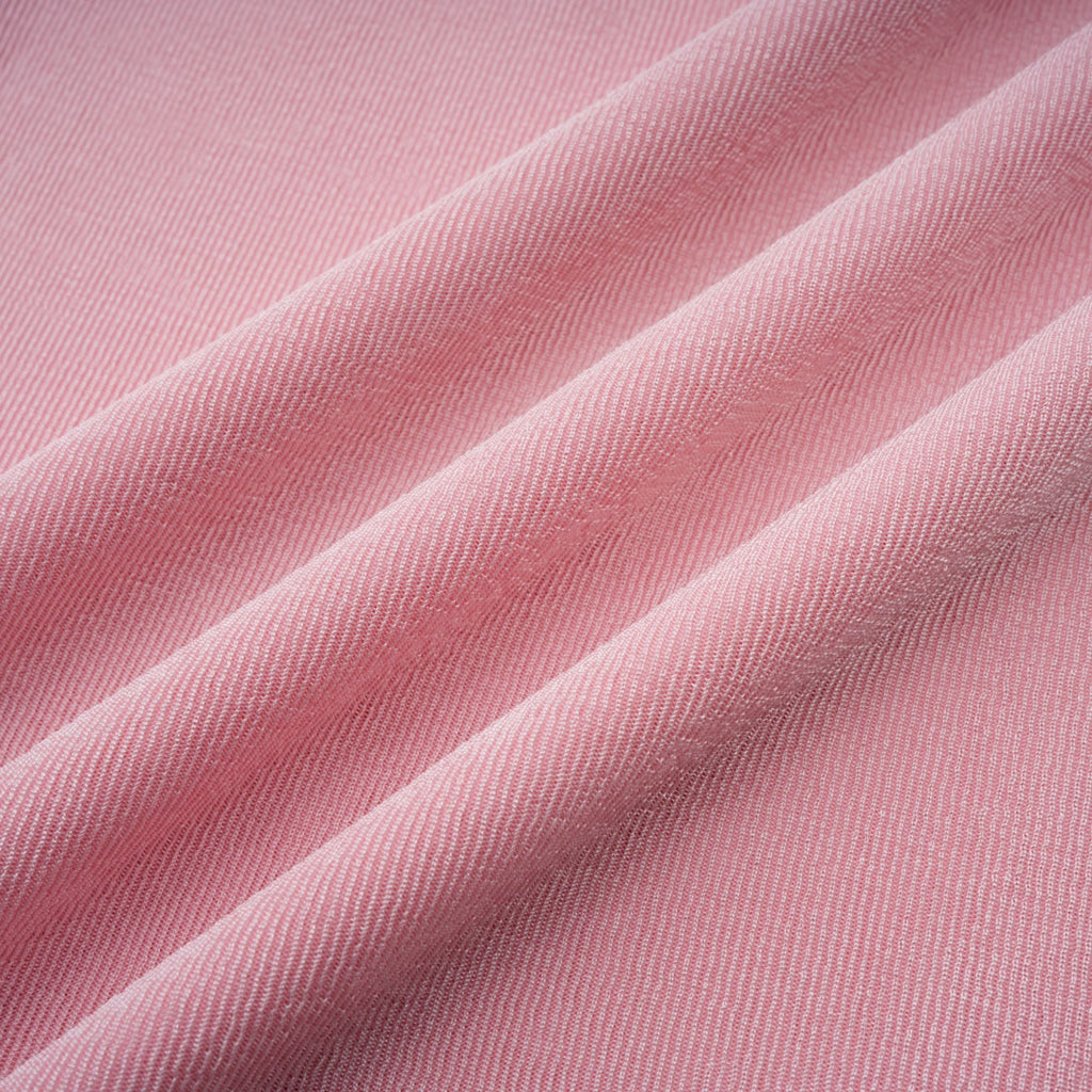 Vestido maxi rosa moderno de Final Sale con panel plisado y detalles ruched, estilo elegante para ocasiones especiales.