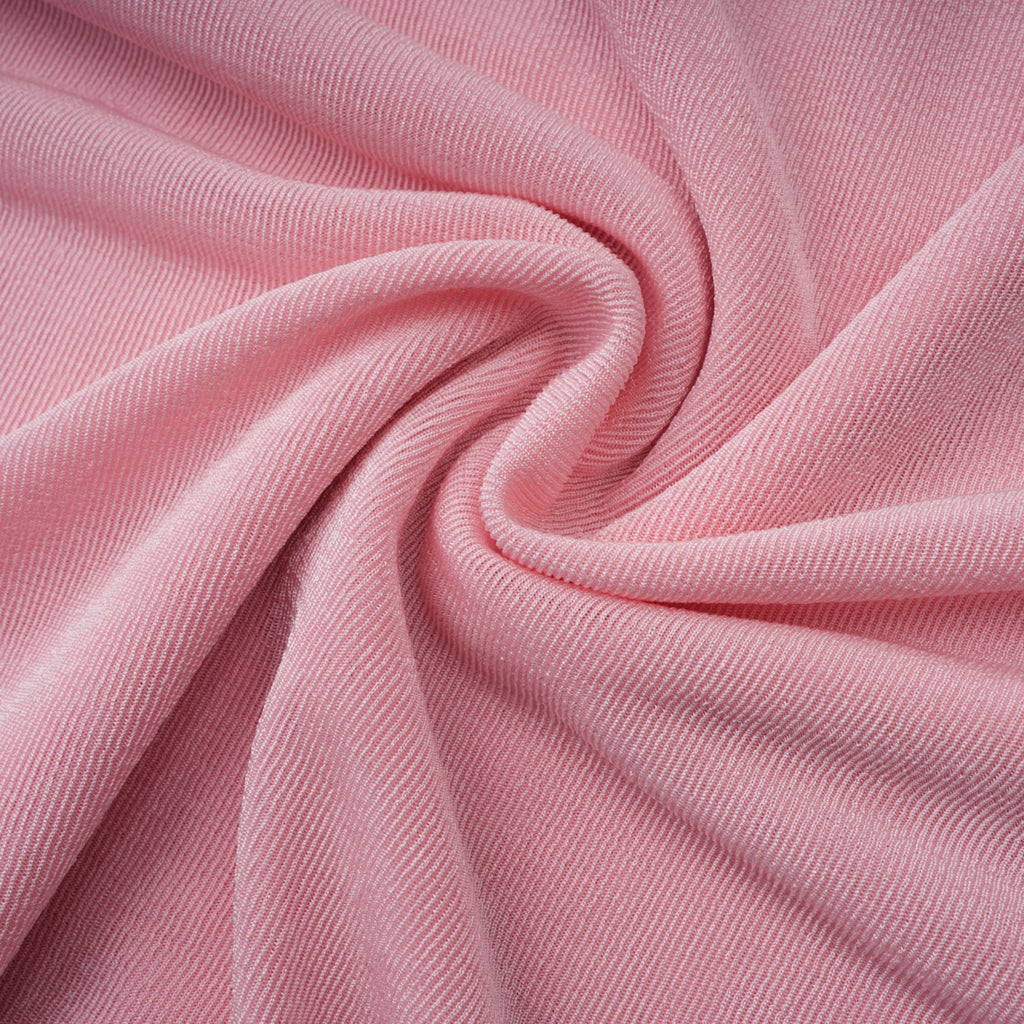 Vestido maxi rosa moderno de Final Sale con panel ruched, estilo elegante y cómodo para ocasiones especiales.