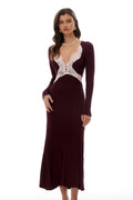 Vestido midi de punto en burdeos con encaje en el dobladillo, de la marca Final Sale, con diseño elegante y femenino.
