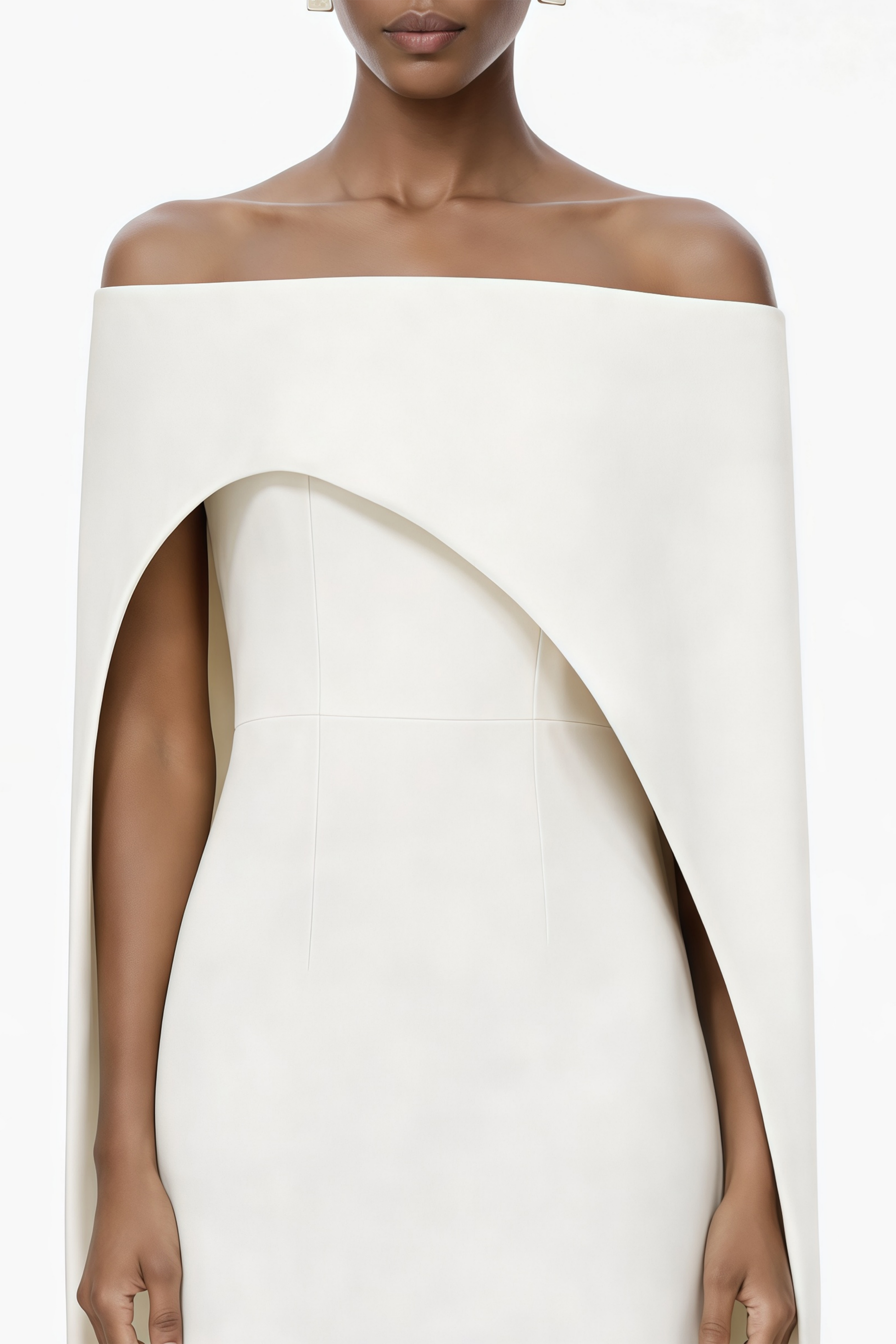 Vestido maxi asimétrico blanco Dominique de MRTokyo, con capa elegante y diseño largo y fluido.