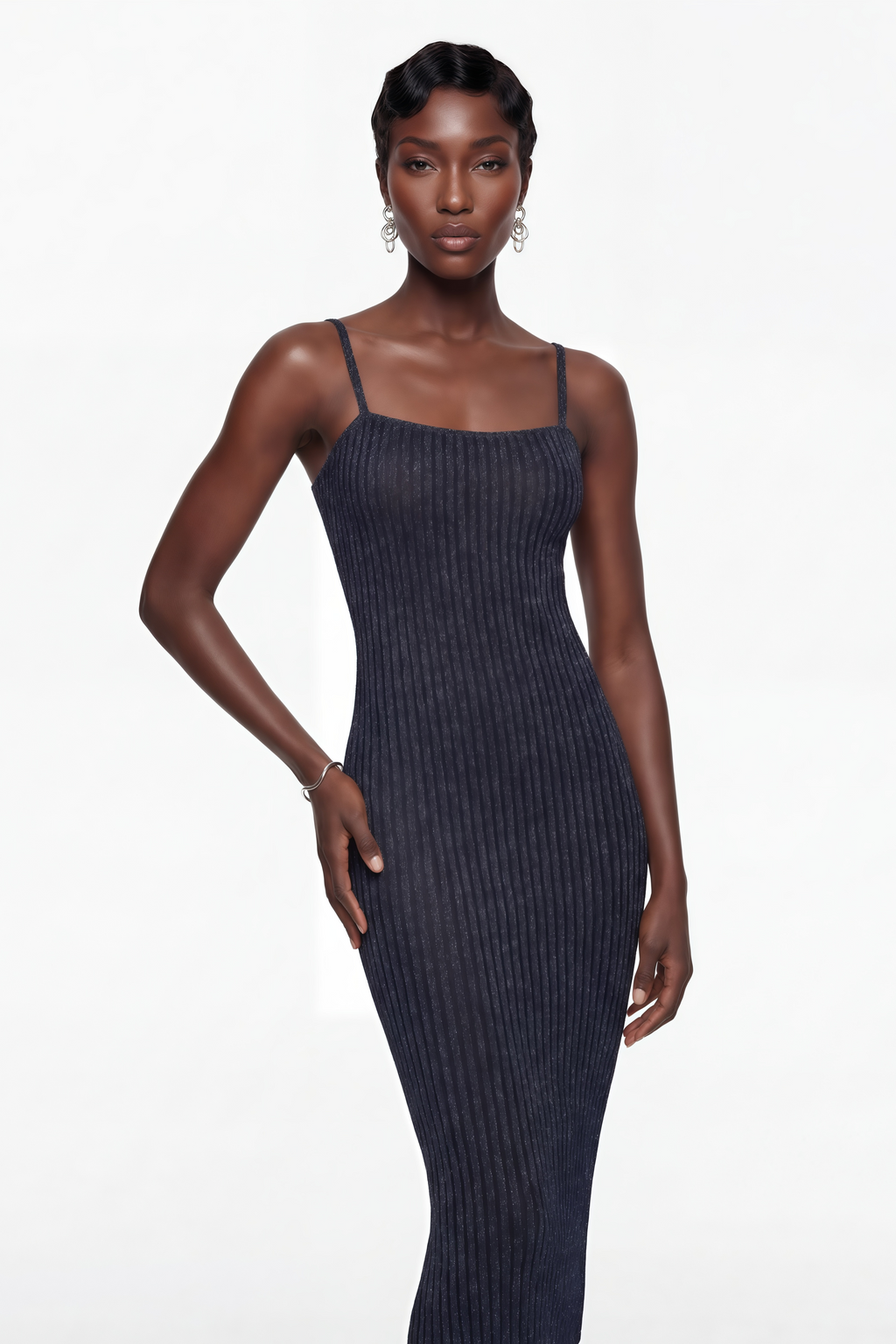 Vestido largo de punto metálico azul oscuro Eden de MRMelbourne, con acabado brillante y silueta elegante.