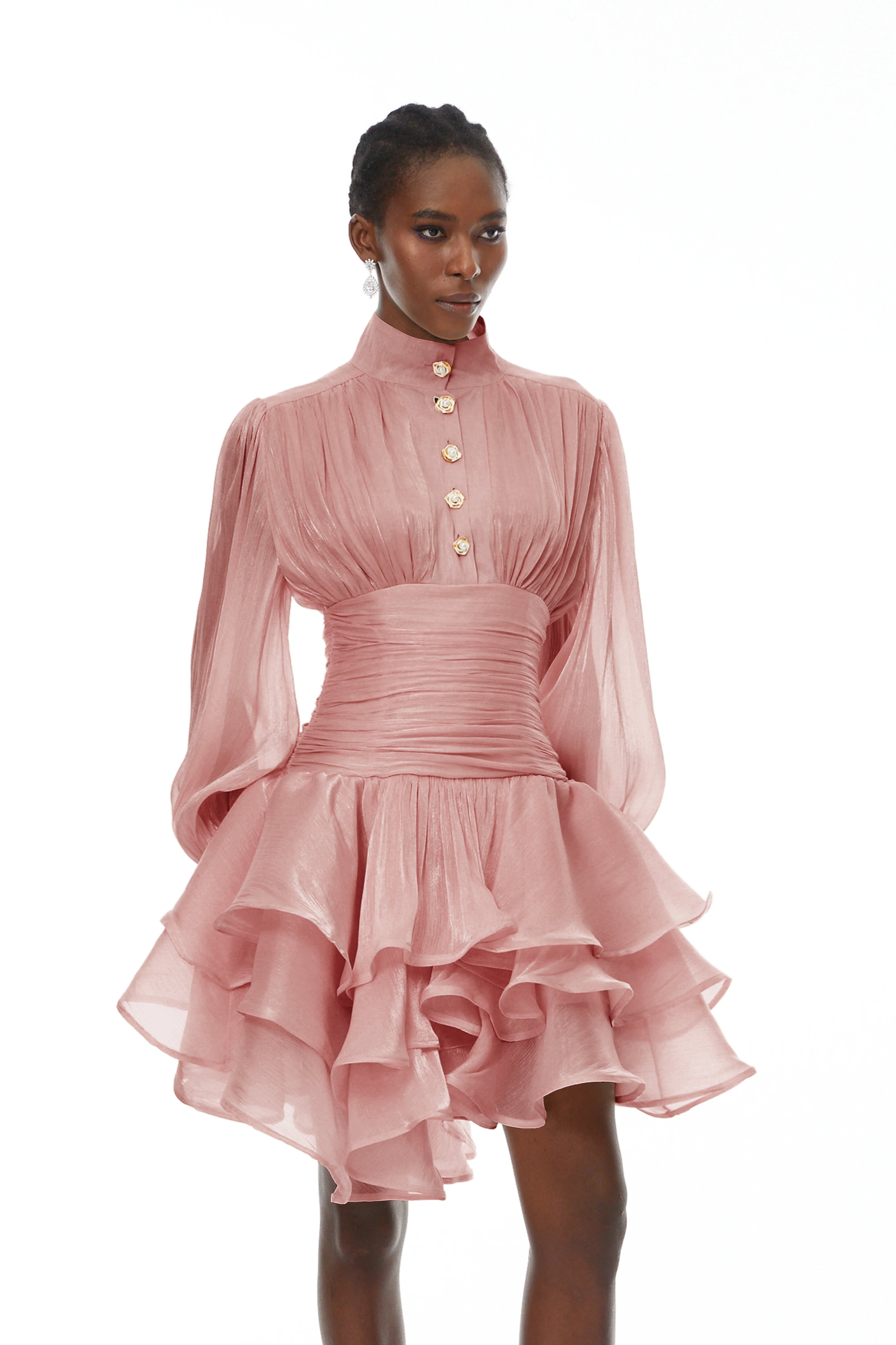Vestido mini rosa de cuello alto y detalles de volantes de la marca Bridal, ideal para ocasiones elegantes y modernas.