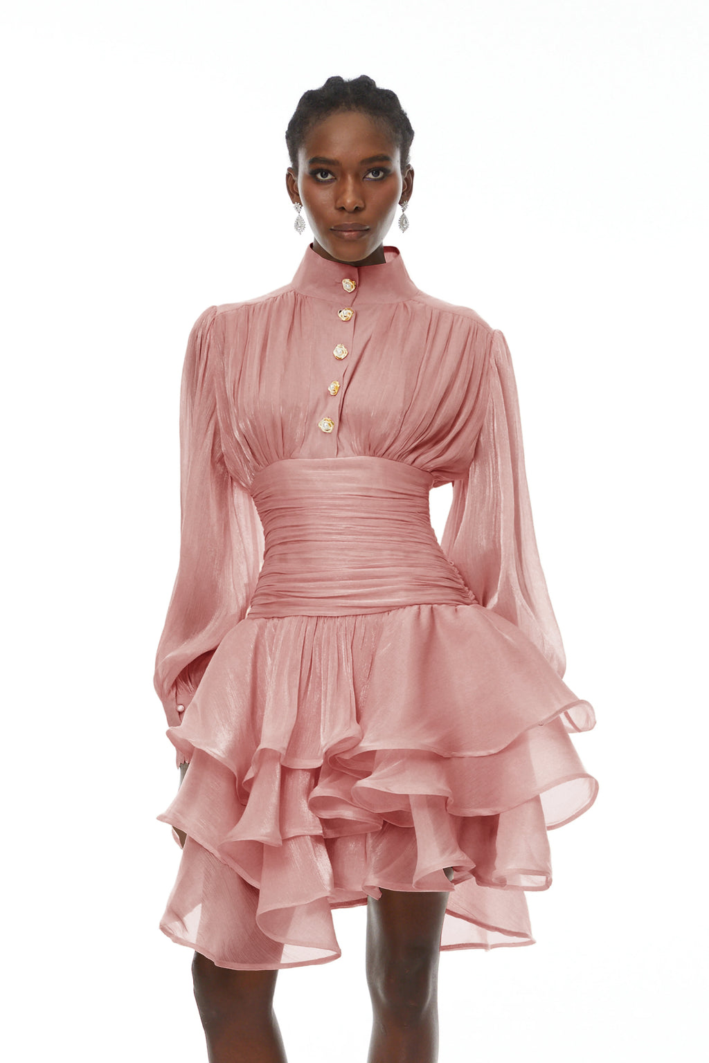 Vestido mini rosa Emersyn de cuello alto y con detalles de volantes, de la marca Bridal, en color rosado brillante.