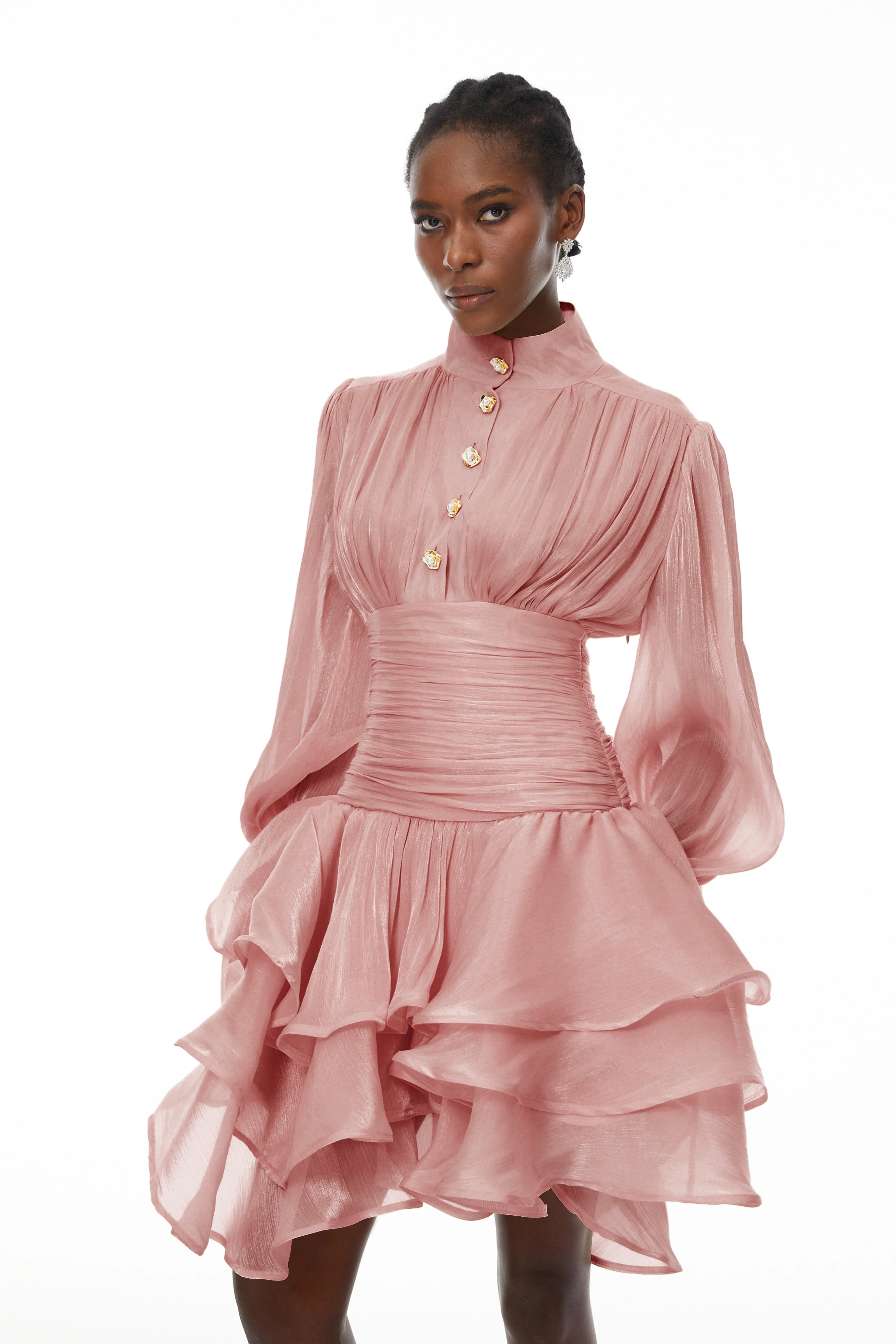 Vestido mini rosa de cuello alto y detalles con volantes de la marca Bridal, con diseño elegante y femenino.