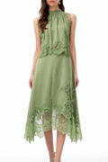 Conjunto de blusa y falda de encaje verde Florence de MRNewyork, con detalles elegantes y diseño ajustado.