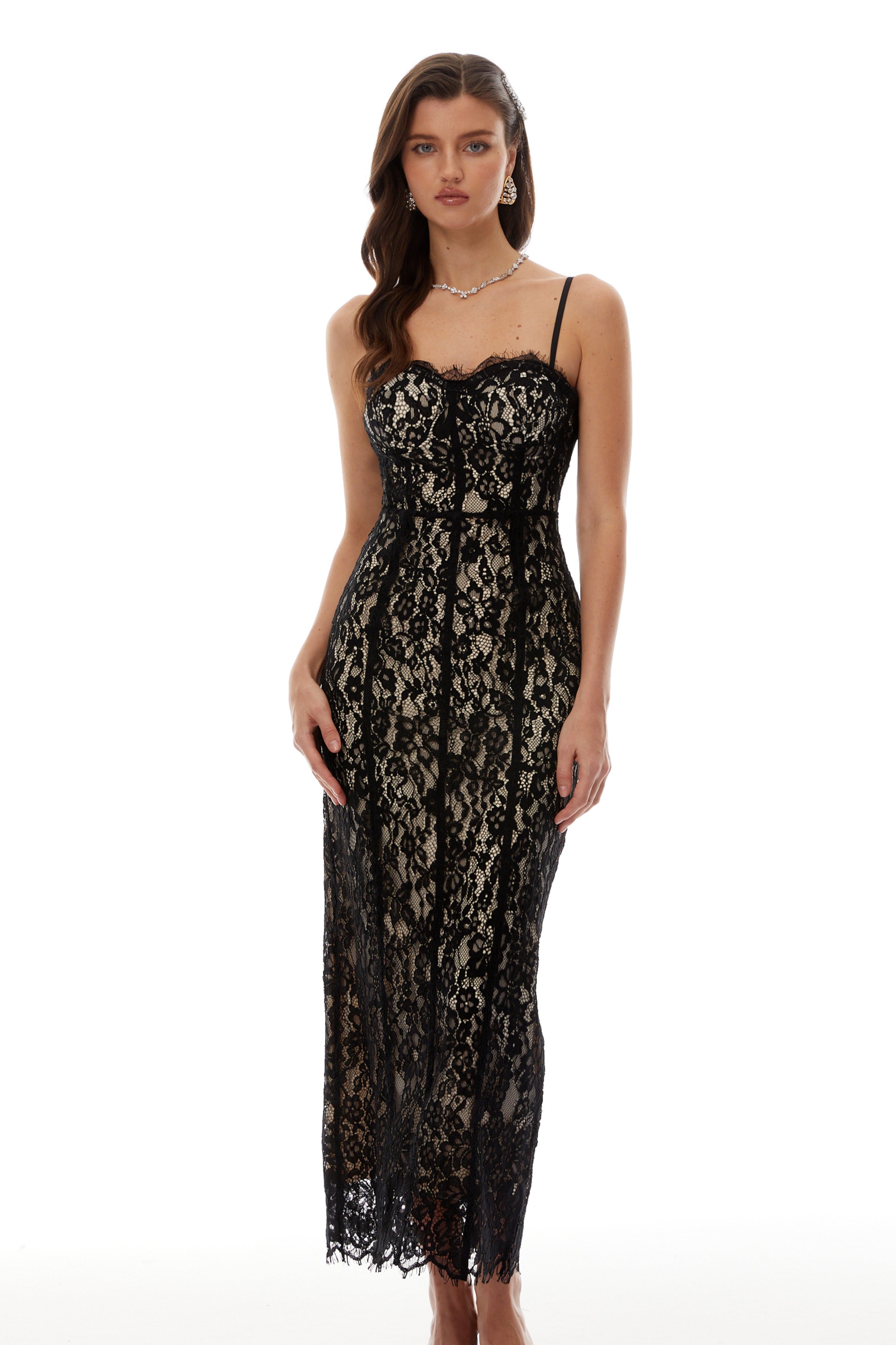 Vestido largo de novia Bridal Giorgia negro con encaje floral, corsé ajustado y estilo maxi para ocasiones especiales.
