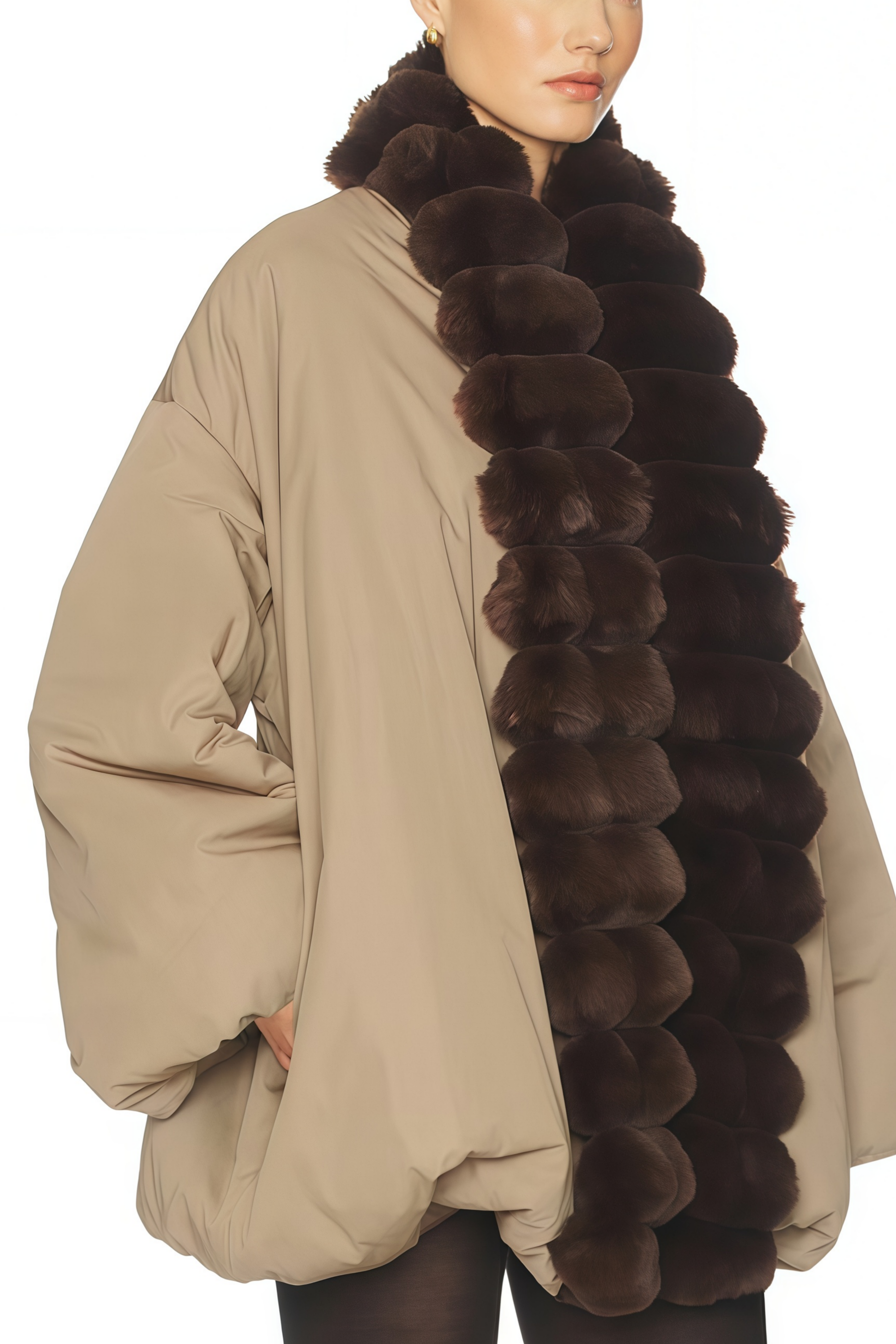 Chaqueta acolchada caqui Bridal con ribete de piel y bajo burbuja, vista frontal del diseño con detalles elegantes.
