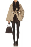 Chaqueta de plumas con borde de piel en color caqui Ileana de Final Sale, estilo burbuja y abrigadora para invierno.