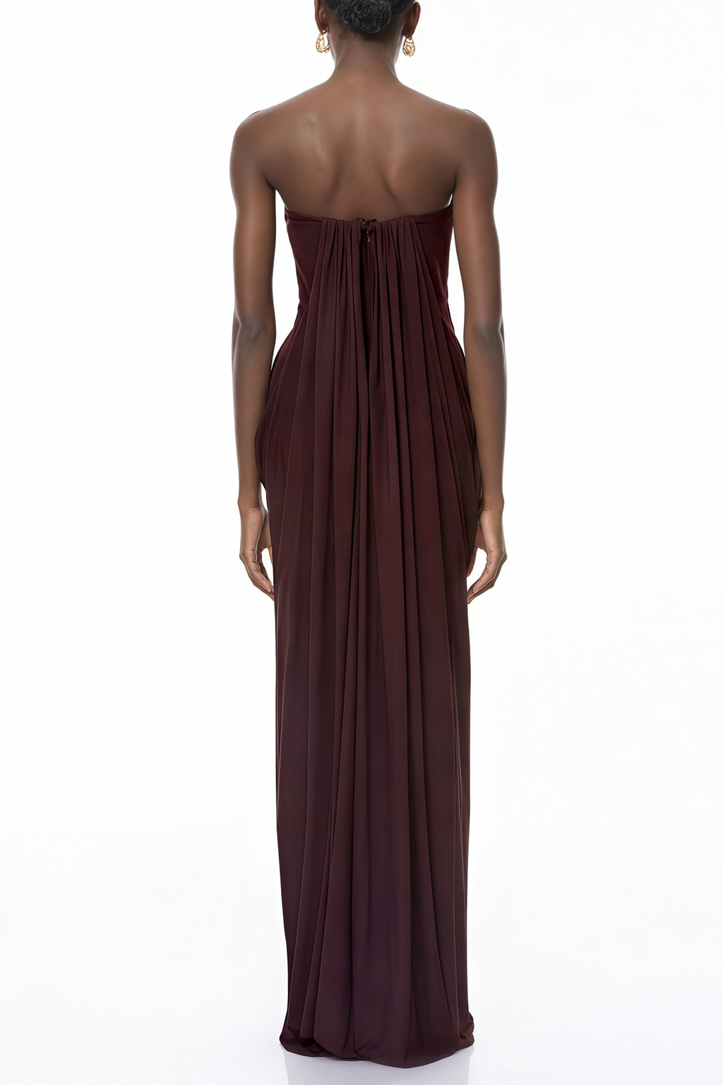 Vestido largo maxi chocolate marrón con escote en hombros de MRTokyo, diseñado para un estilo elegante y cómodo.