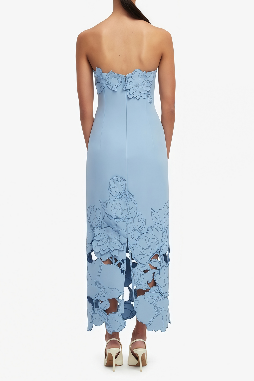Vestido largo sin tirantes azul Inga con bordado floral y diseño maxi para ocasiones especiales.