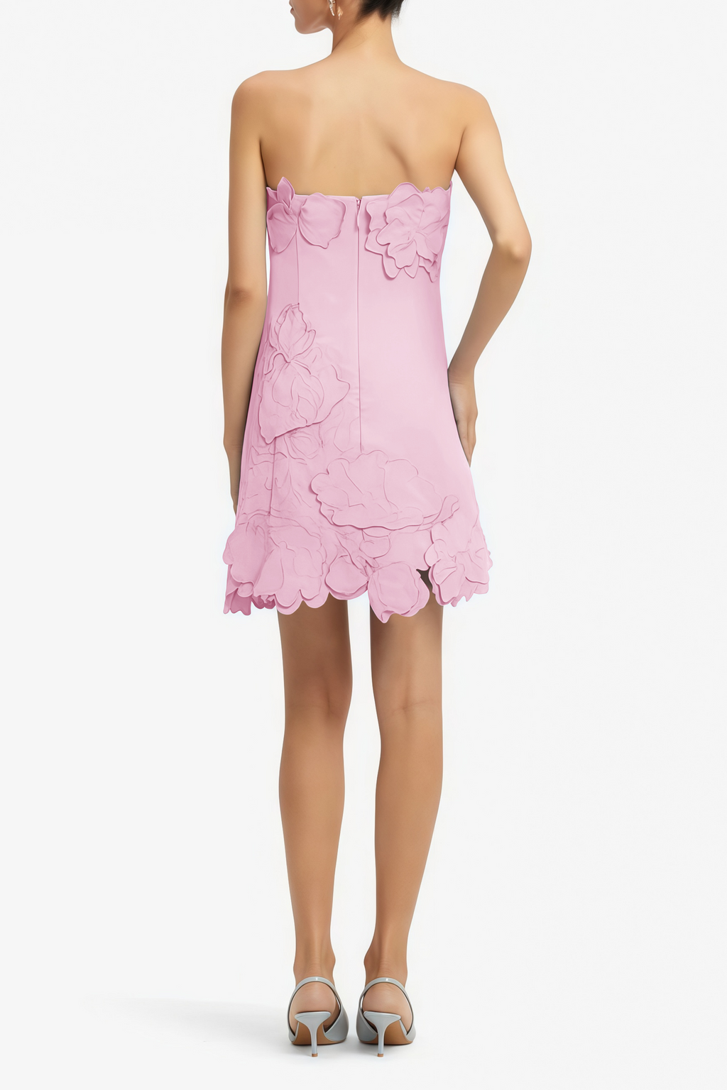 Vestido mini strapless rosa con bordado floral de la marca MRNewyork, con diseño elegante y detalles coloridos.