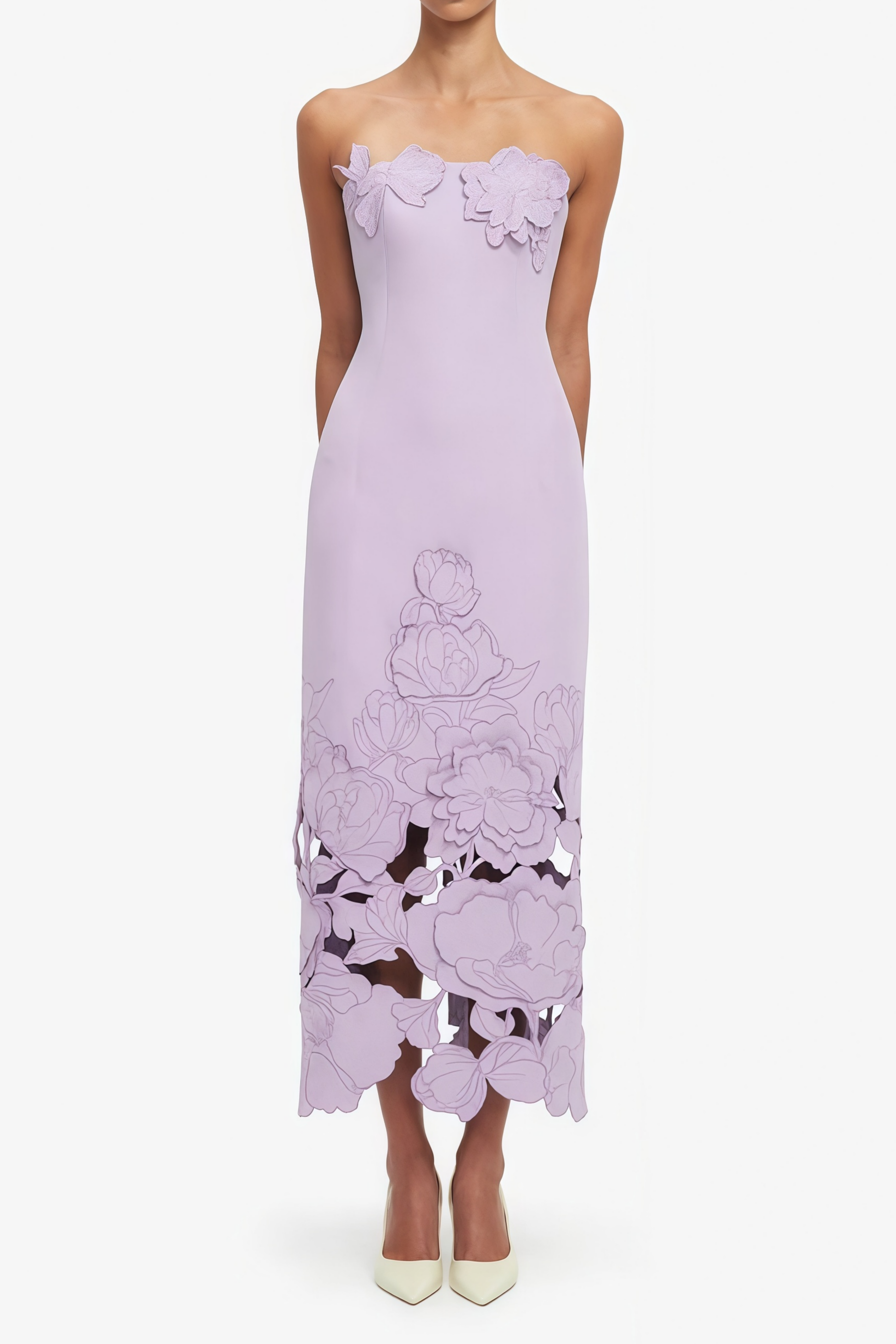 Vestido maxi strapless con bordado floral en color púrpura de la marca Bridal, con diseño elegante y fluido.