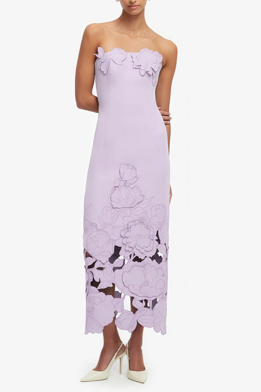 Vestido largo de novia Inga púrpura sin tirantes con bordado floral y detalles elegantes en la parte superior.