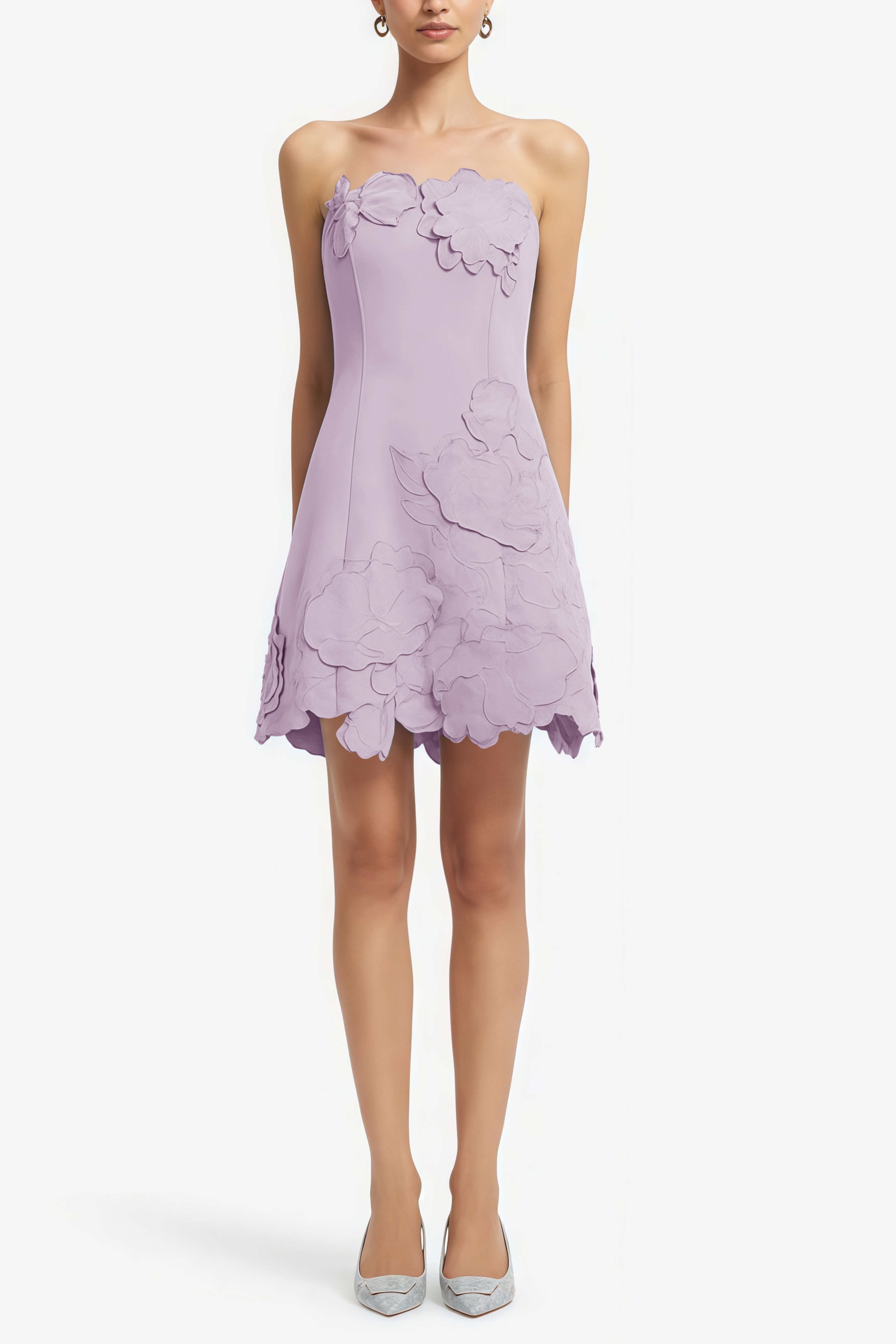 Vestido mini sin tirantes Inga de MRNewyork con bordado floral en color púrpura, diseño elegante y femenino.