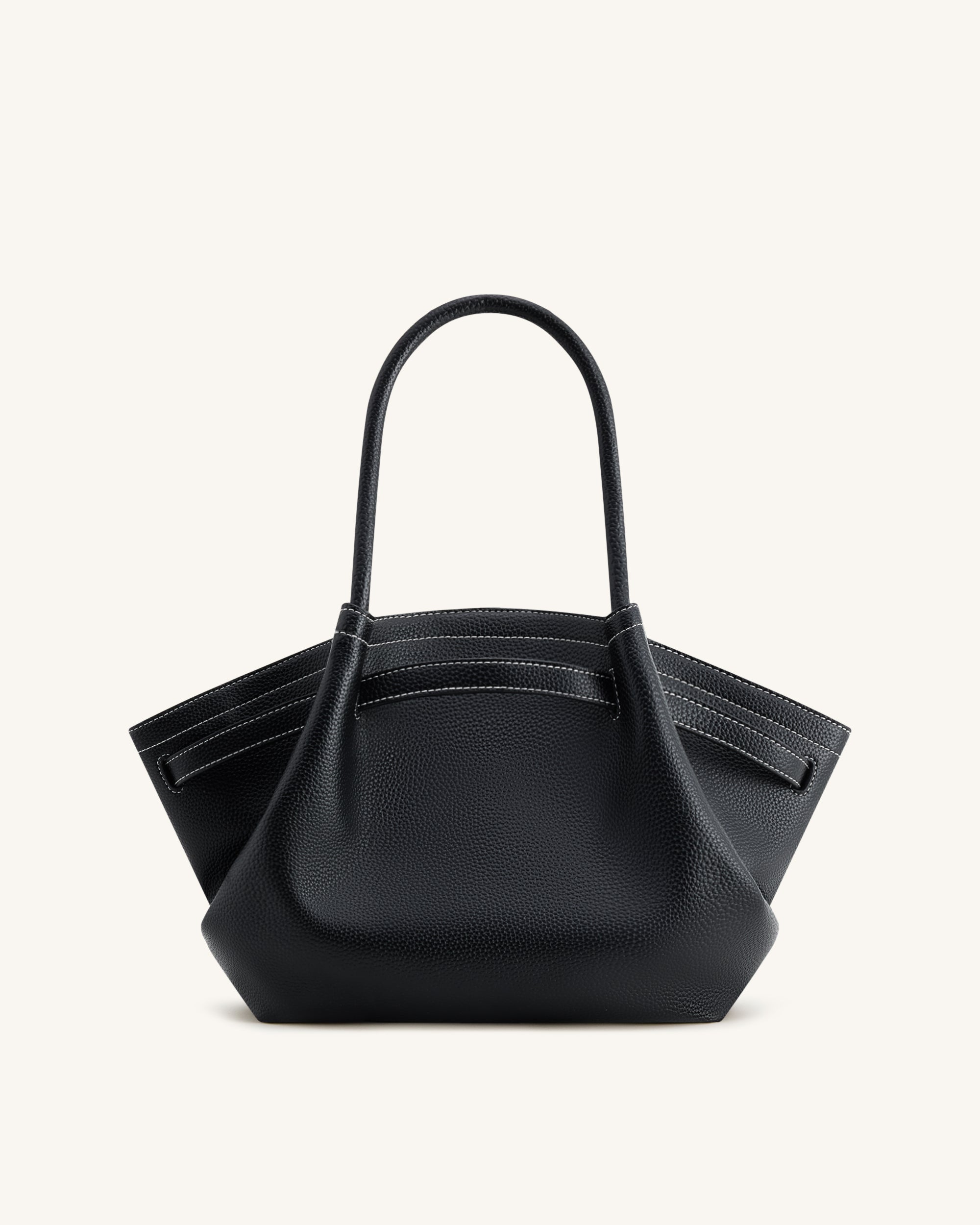 Bolso tote mediano Hana de JW PEI en negro, vista trasera mostrando el diseño y las asas del bolso.