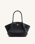 Bolso tote mediano Hana de JW PEI en color negro, vista frontal que muestra su diseño elegante y amplio espacio interior.