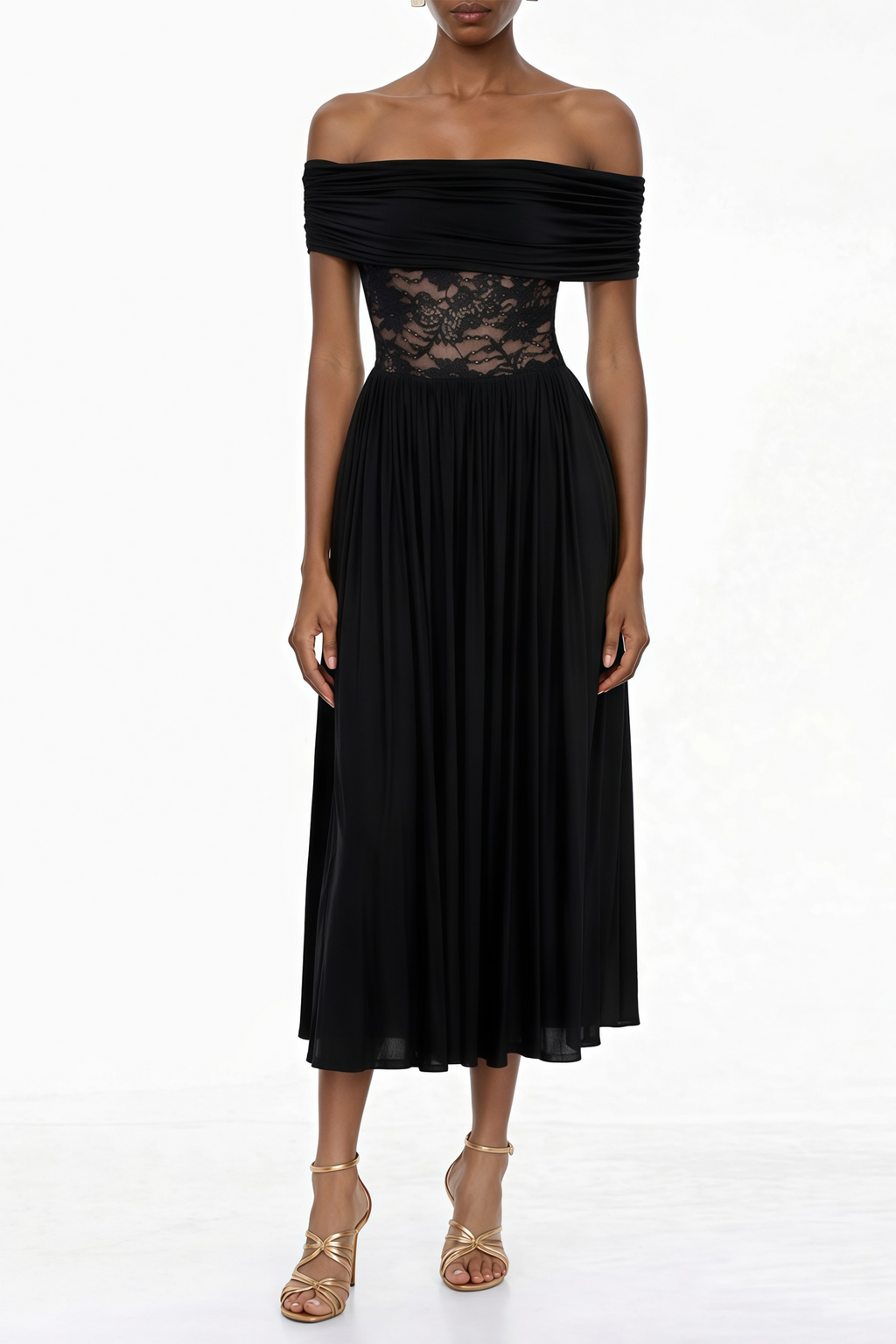 Vestido maxi negro con panel de encaje y pliegues de MRTokyo, elegante y largo, con detalles delicados en la parte superior.