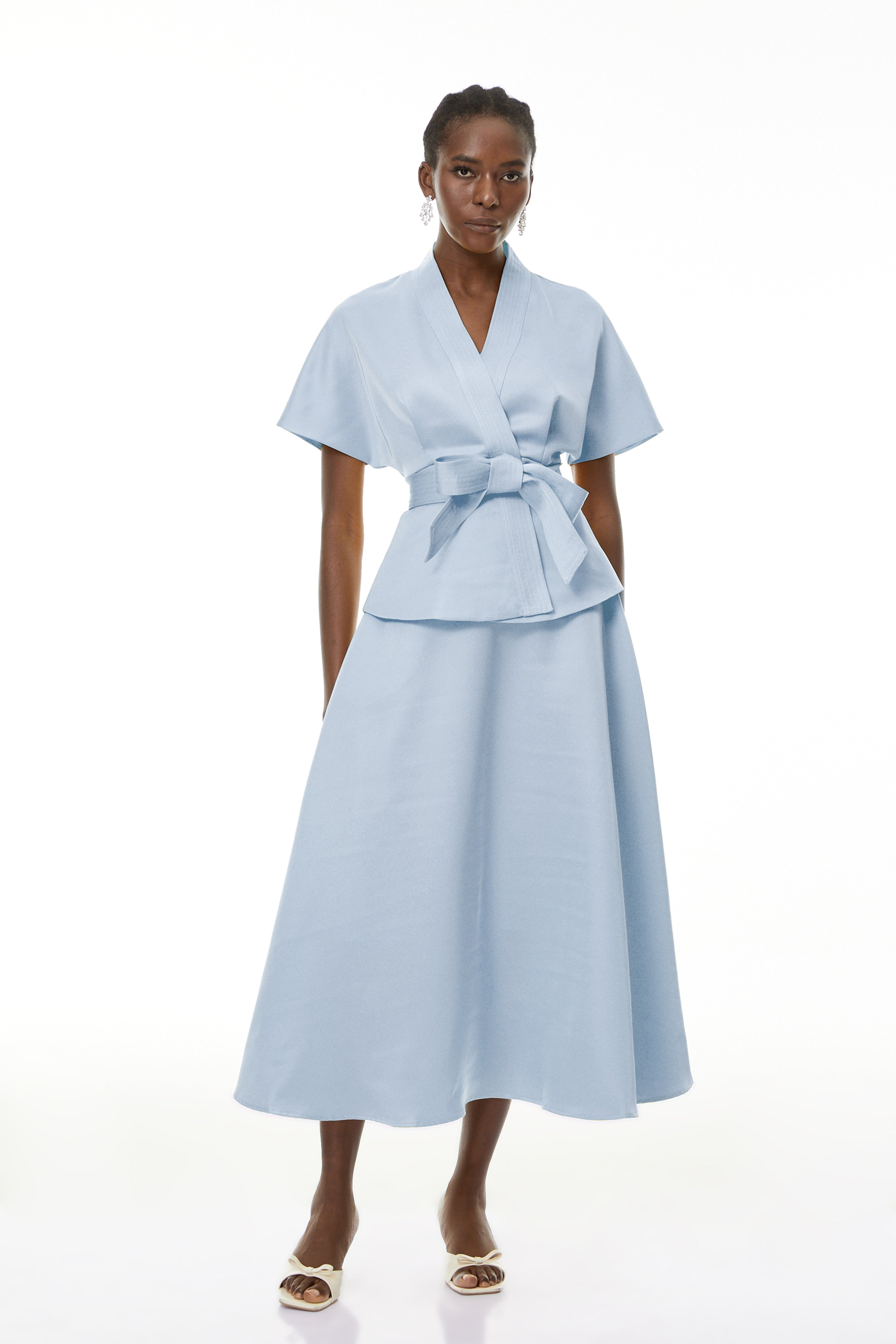 Conjunto de blusa y falda a rayas azul Johanna de MRMelbourne, con diseño de lazo y estilo elegante.