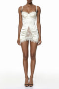 Vestido mini satín blanco Juliette de MRTokyo con paneles de encaje, elegante y ajustado, mostrado en la imagen.