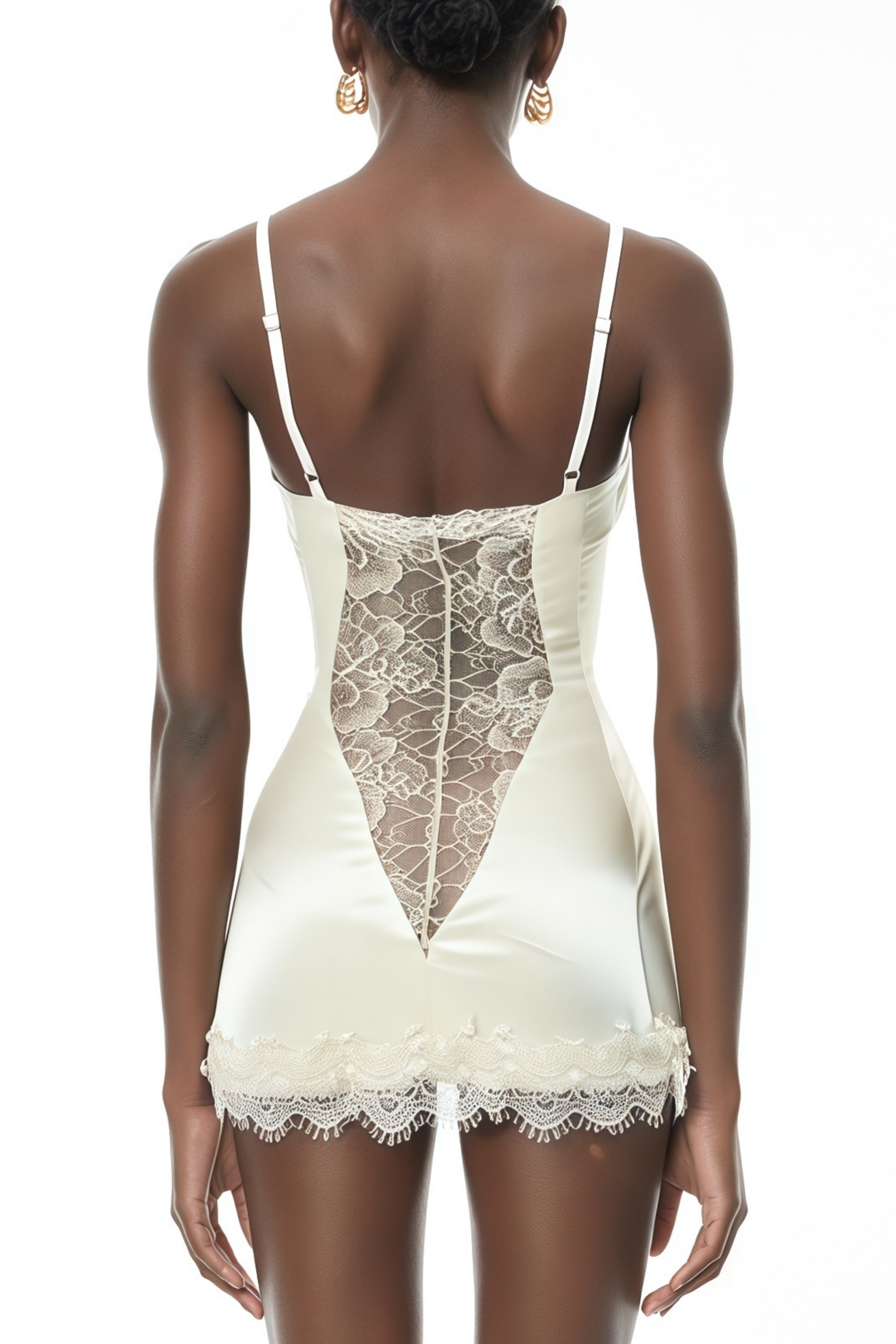 Vestido mini de satén blanco Juliette de MRTokyo con paneles de encaje y diseño elegante.