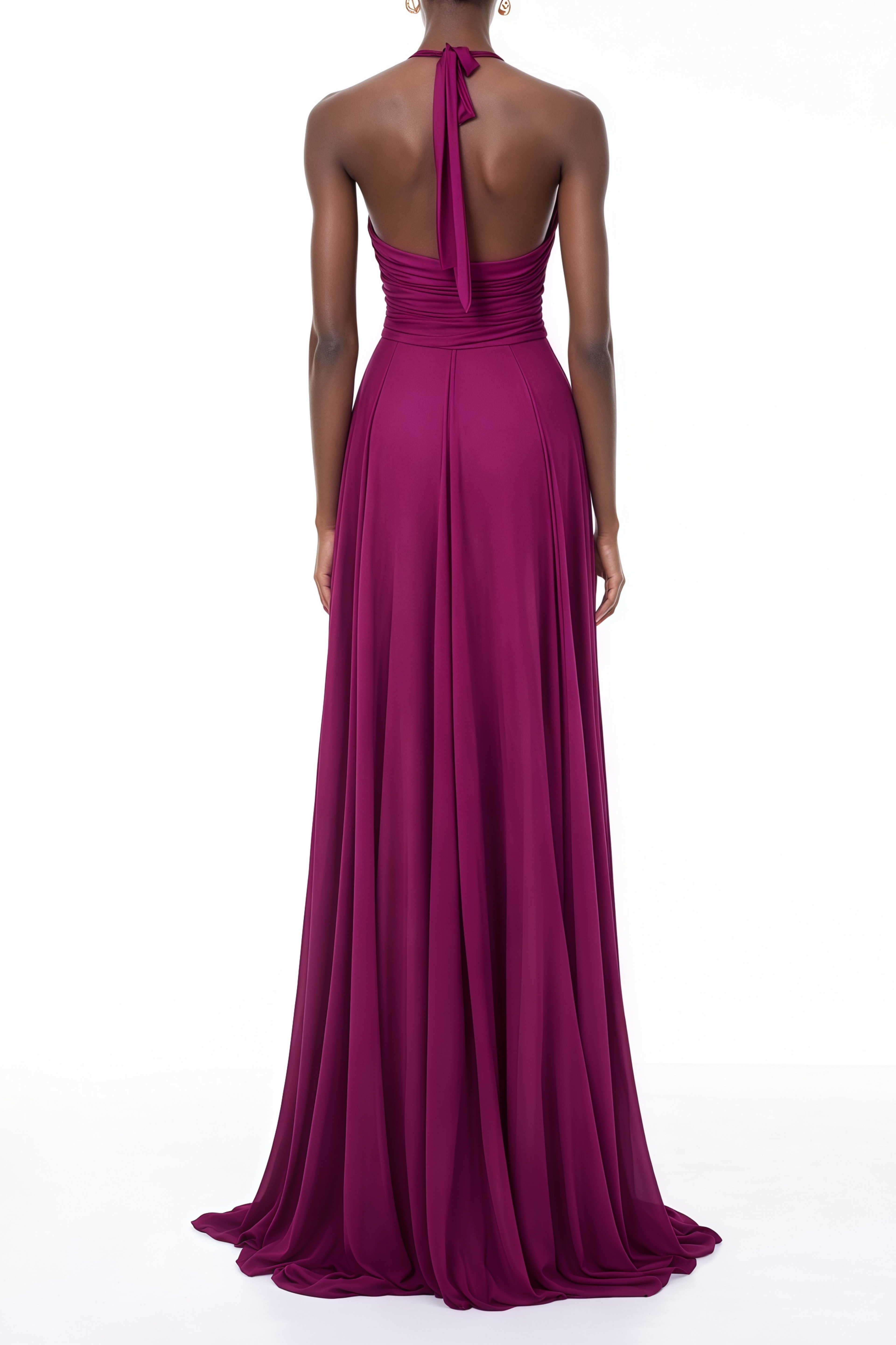 Vestido maxi con diseño de tren púrpura y fruncido de MRMelbourne, muestra el estilo elegante y detalles del vestido largo.