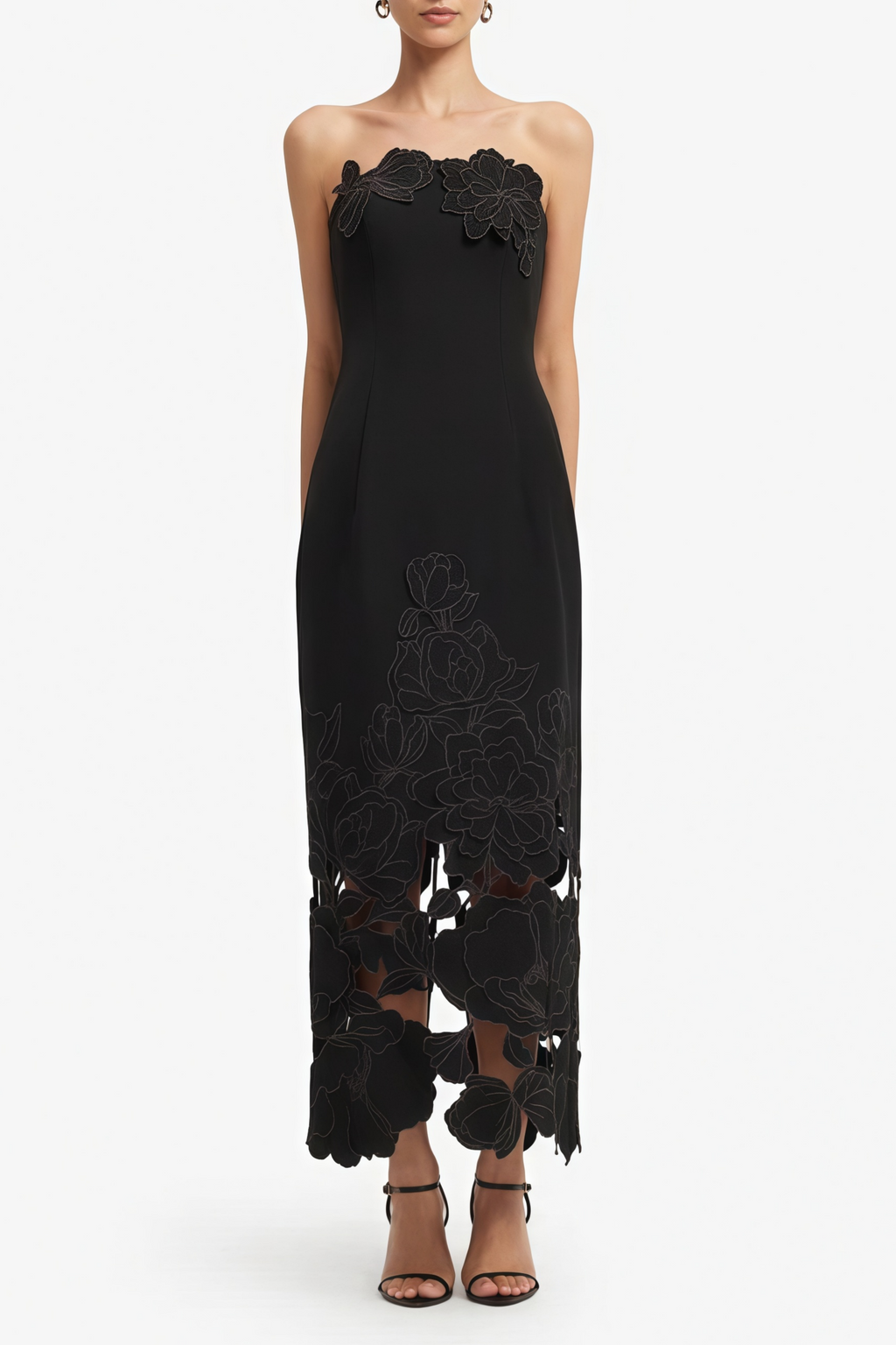 Vestido maxi negro sin tirantes con bordado floral y apliques en la parte superior, diseñado por Bridal.
