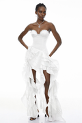 Vestido maxi blanco sin tirantes con volantes de MRTokyo, diseño elegante y fluido, ideal para ocasiones especiales.