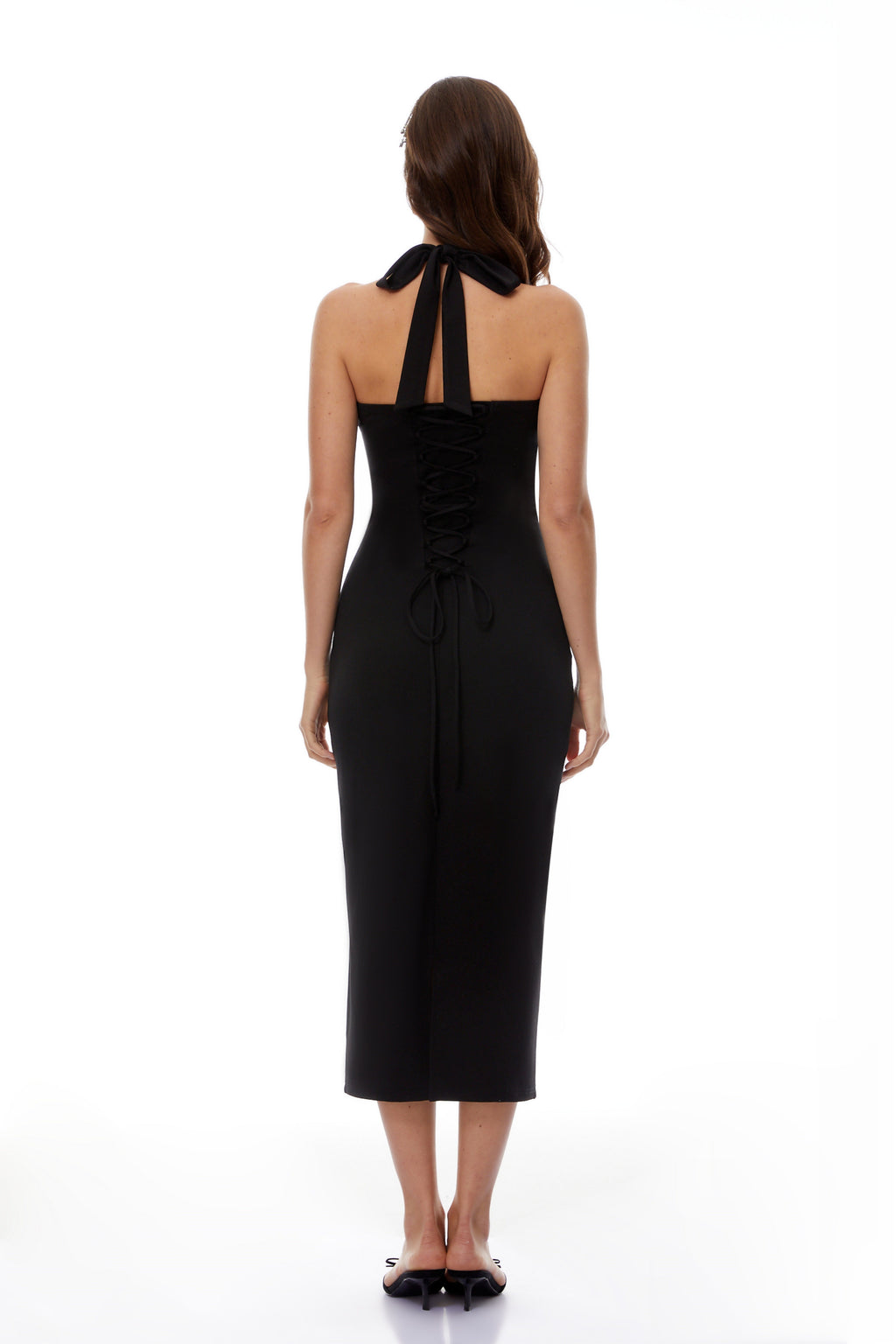 Vestido midi negro con escote halter y lacito, de la marca MRNewyork, diseñado con detalles de encaje y estilo elegante.