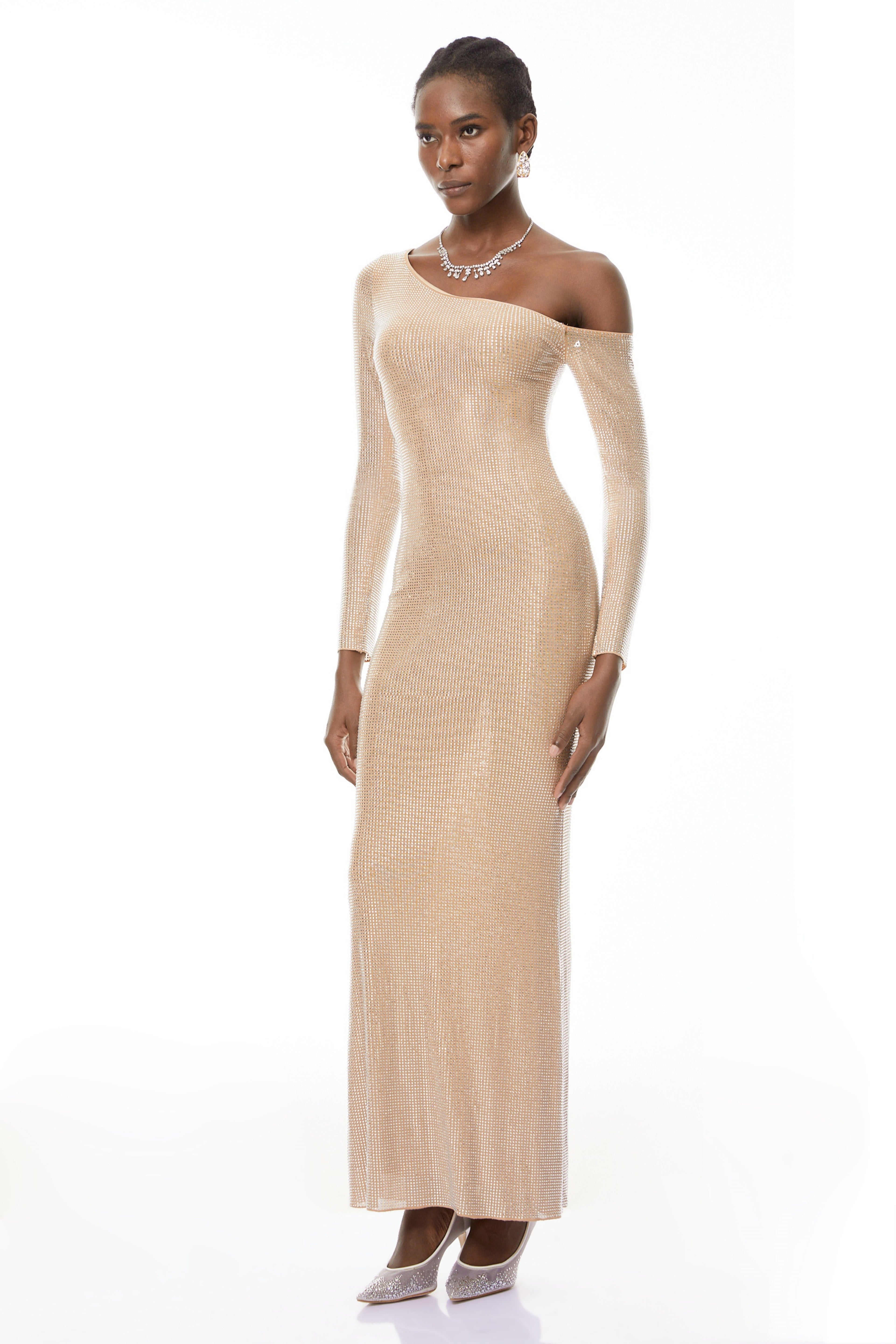 Vestido largo de noche rosa con pedrería y brillo, estilo maxi, de la marca MRTokyo, para ocasiones elegantes.