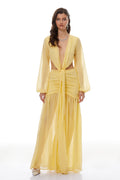 Vestido maxi de chiffon amarillo con torsión de MRNewyork, diseño elegante y fluido para ocasiones especiales.