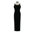 Vestido de terciopelo con perlas falsas de la marca Final Sale, con detalles elegantes y un diseño sofisticado en color oscuro.