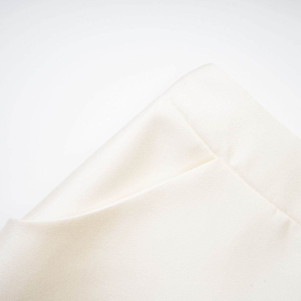 Conjunto de dos piezas Manon en blanco, top y falda a juego, de la marca Final Sale, mostrados en la imagen.