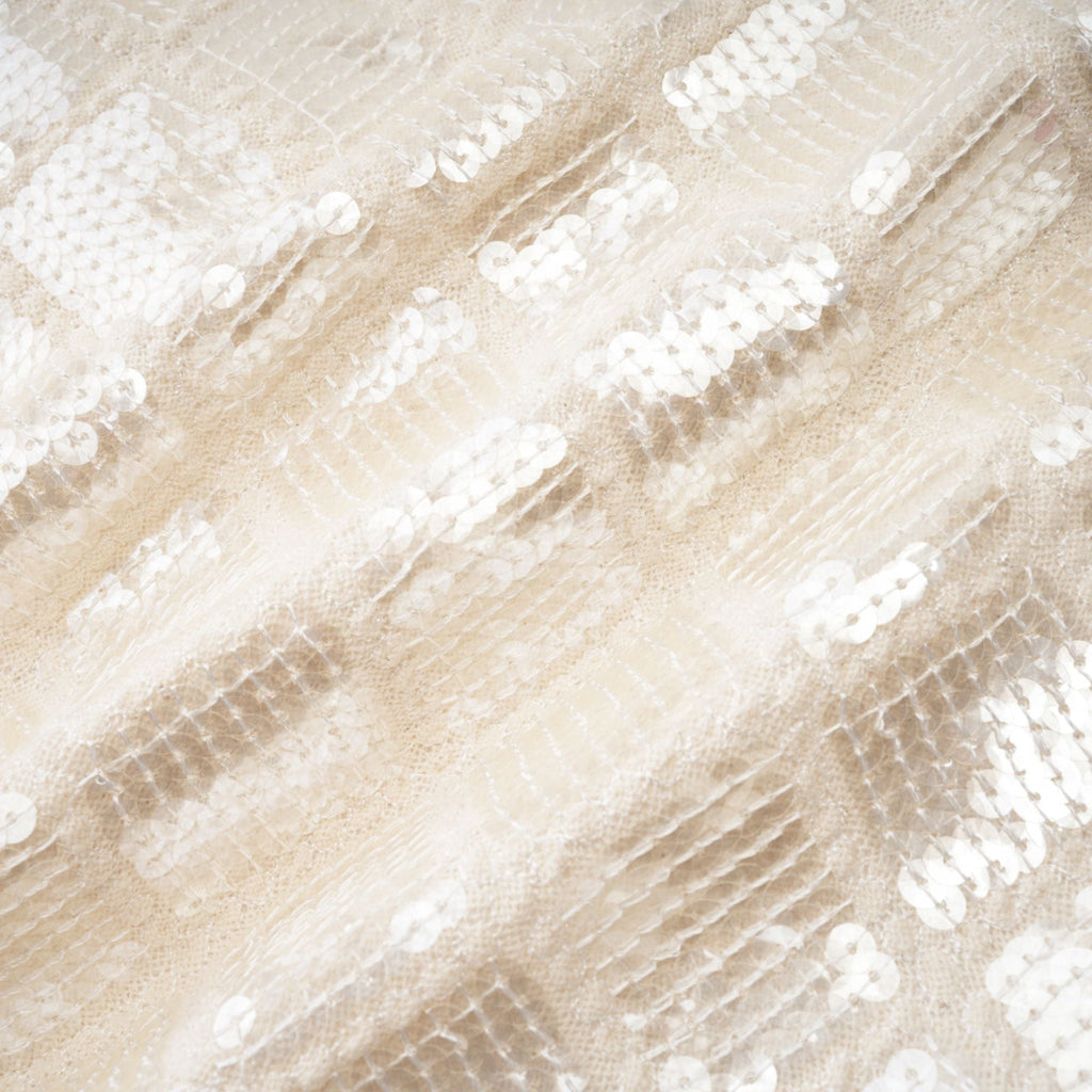 Minifalda de lentejuelas Isabelle de la marca Final Sale, diseño brillante y ajustado, con detalles relucientes en la tela.