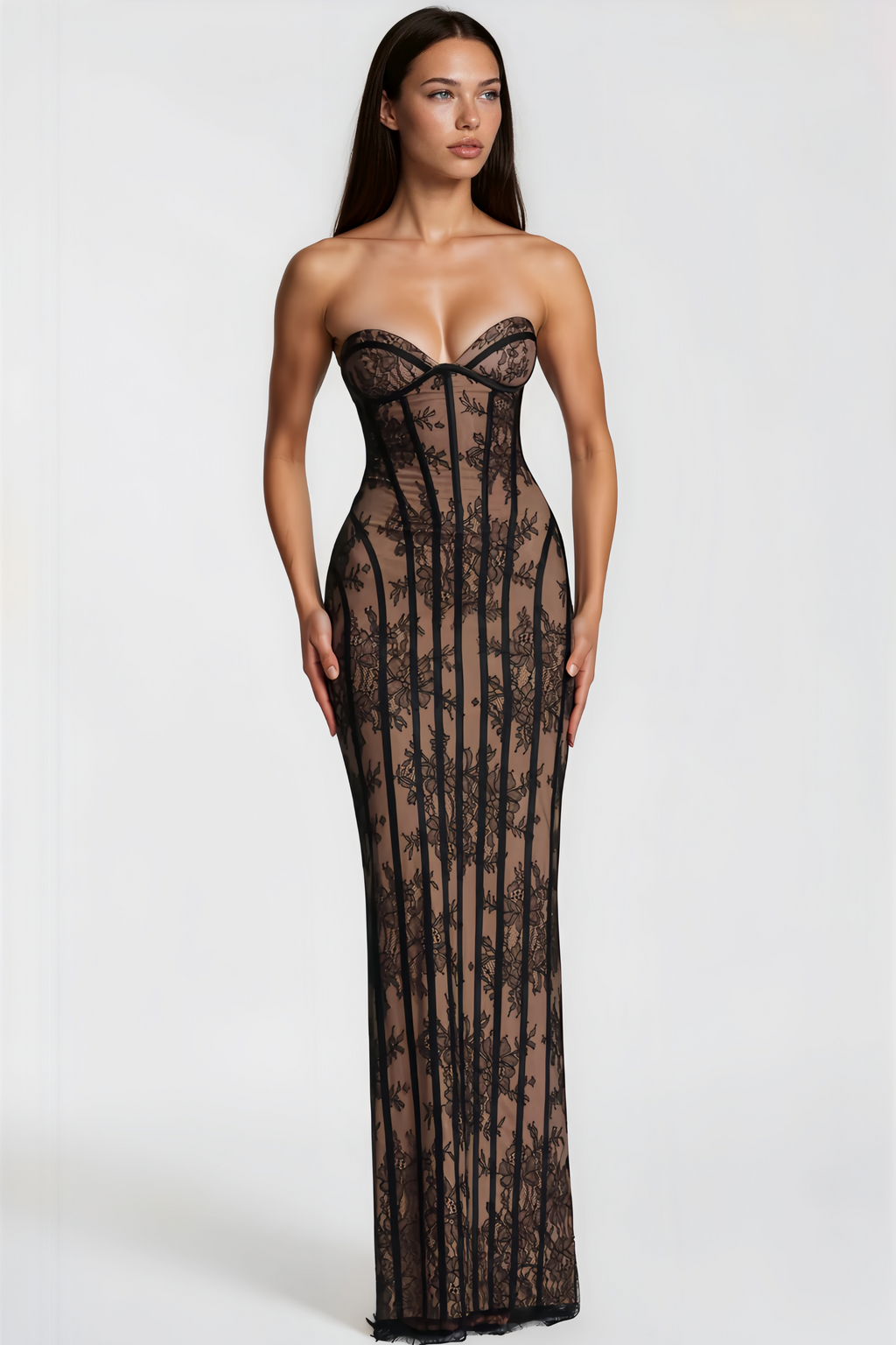 Vestido largo de corsé con encaje floral negro de MRNewyork, estilo maxi y detalles elegantes en la parte superior.