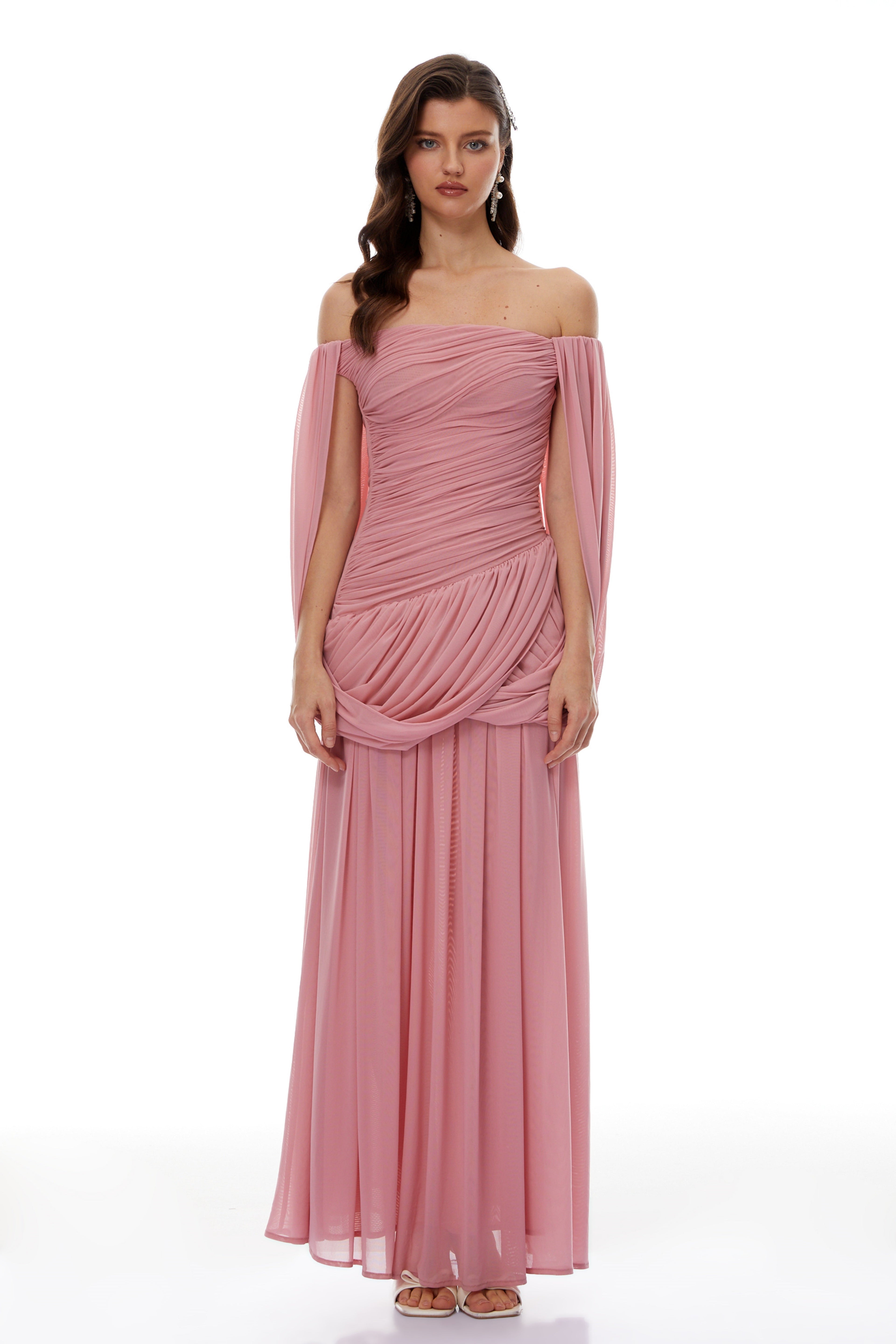 Vestido maxi rosa Suné con escote cruzado y fruncido frontal, de la marca MRNewyork, mostrado en la imagen.