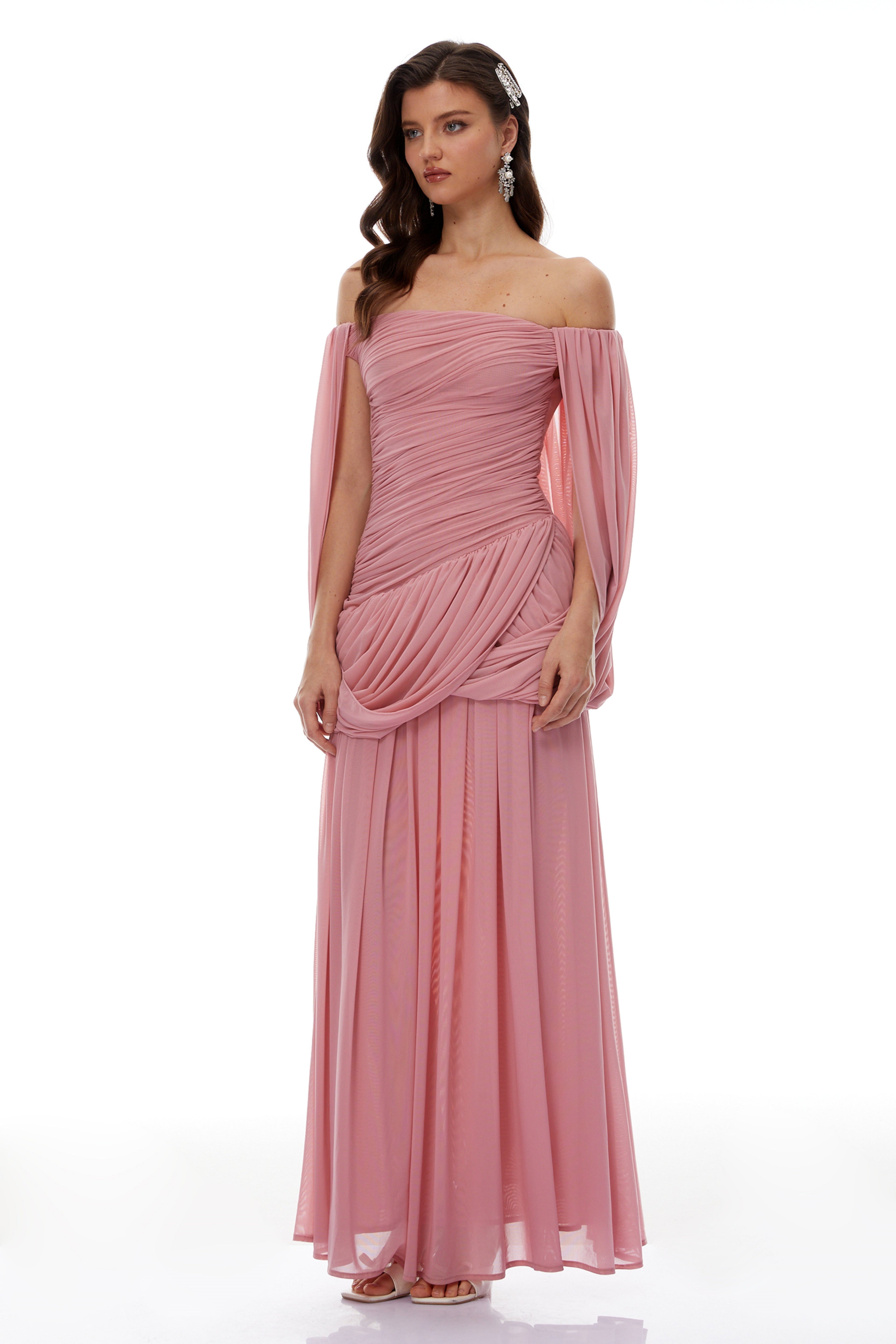 Vestido largo rosa Suné con escote cruzado y fruncido en la parte delantera, de la marca MRNewyork.