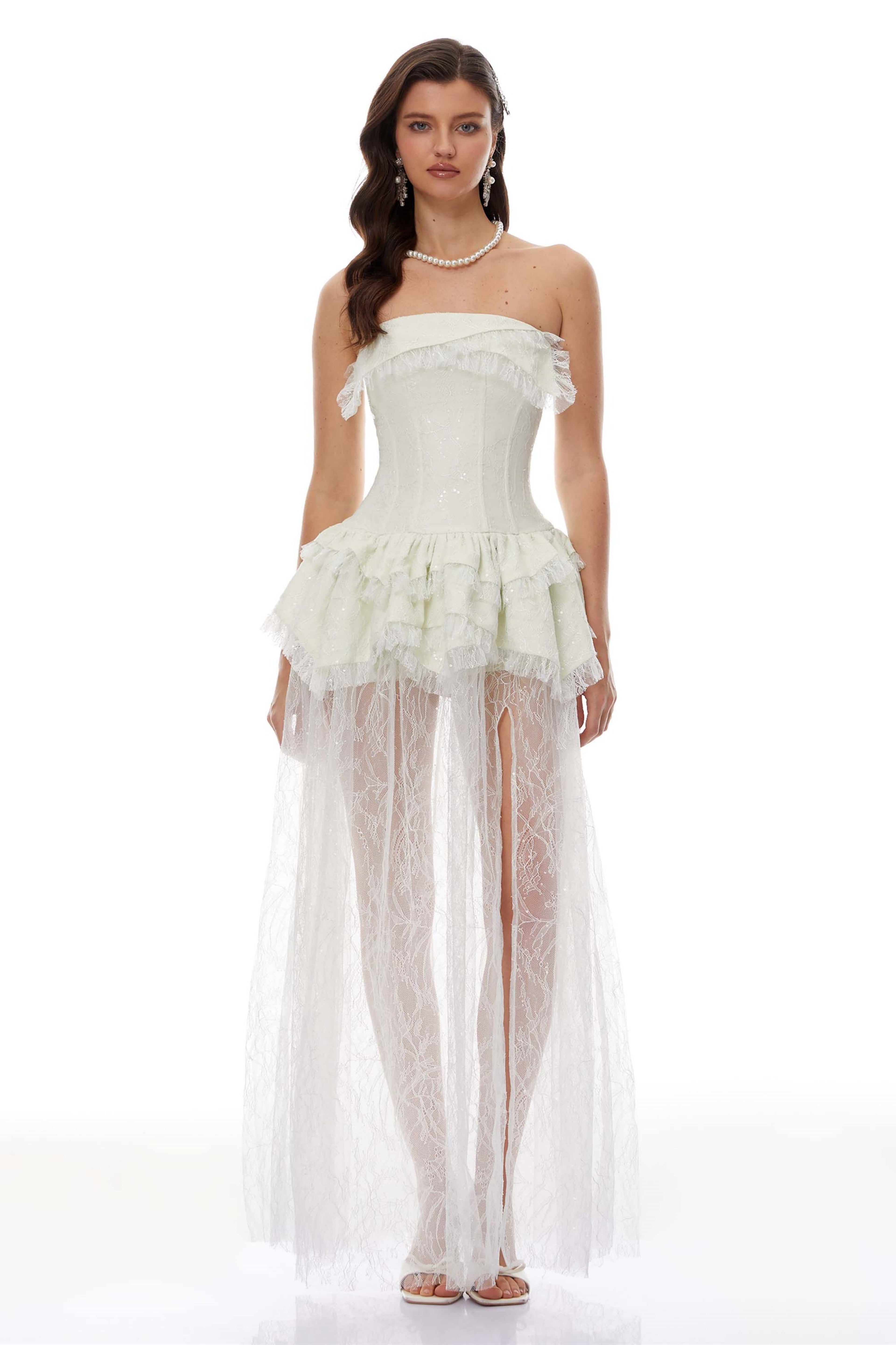 Vestido maxi de encaje floral en capas verdes Sunniva de MRNewyork, con diseño elegante y detalles delicados.