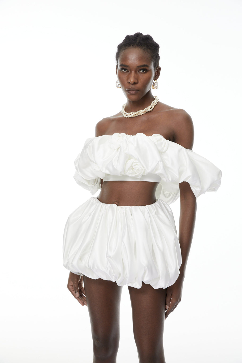 Conjunto de top blanco y pantalones cortos burbuja con flores en 3D de MRTokyo, conjunto de moda para verano.