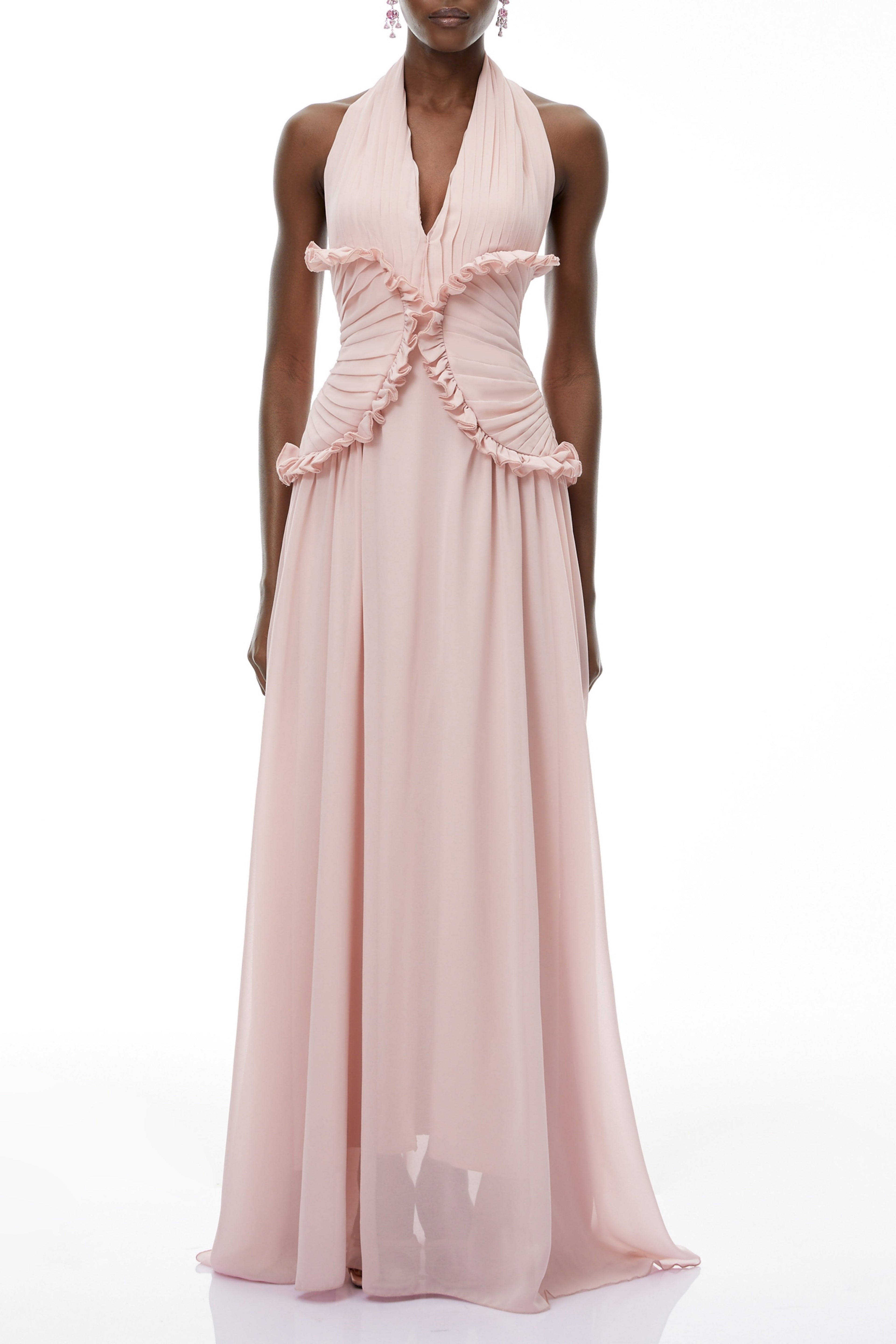 Vestido maxi rosa con cuello halter, espalda descubierta y volantes, de la marca MRMelbourne, en tono violeta brillante.